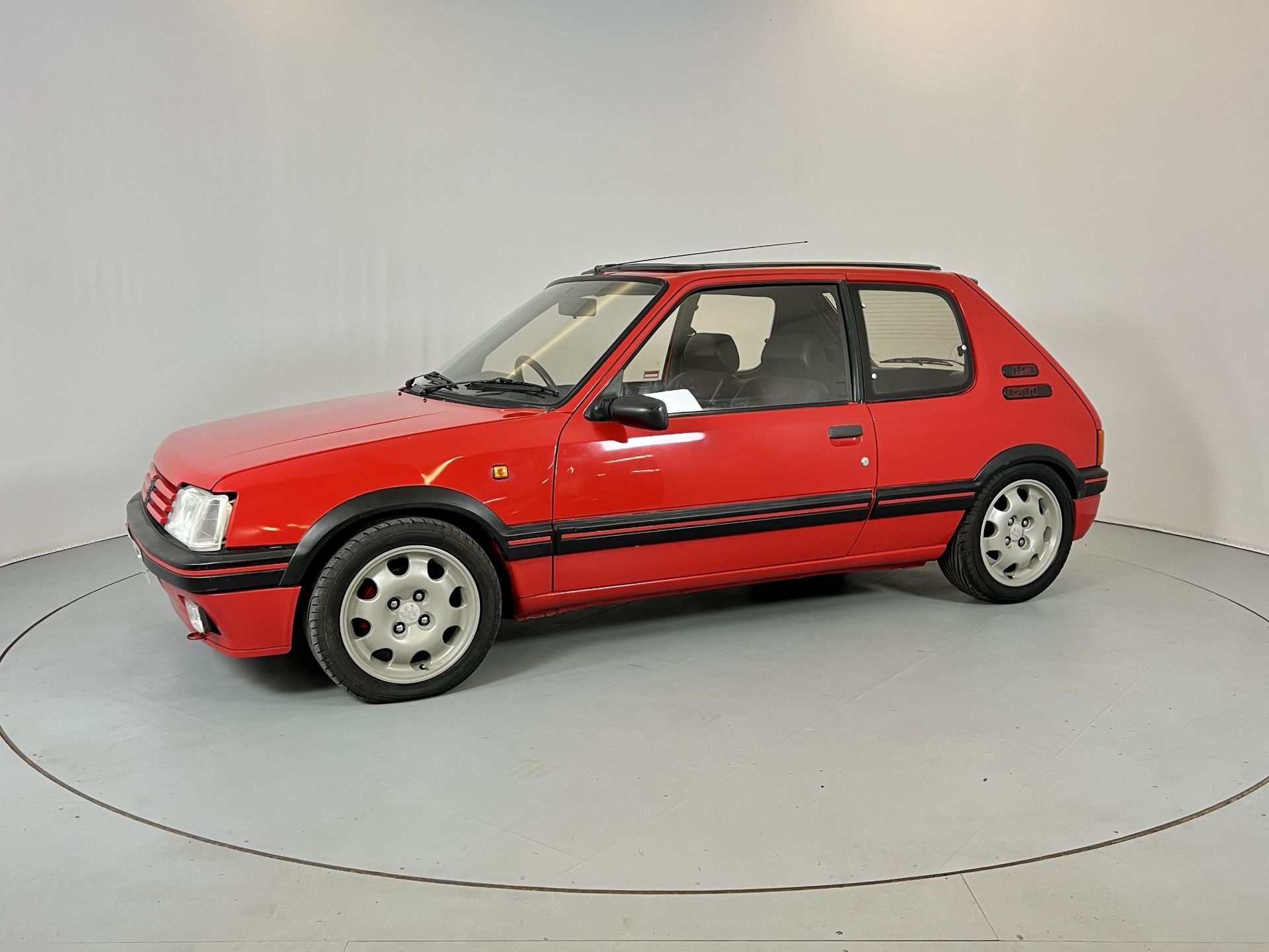 Peugeot 205 GTI 1.9 - Image 4 of 31