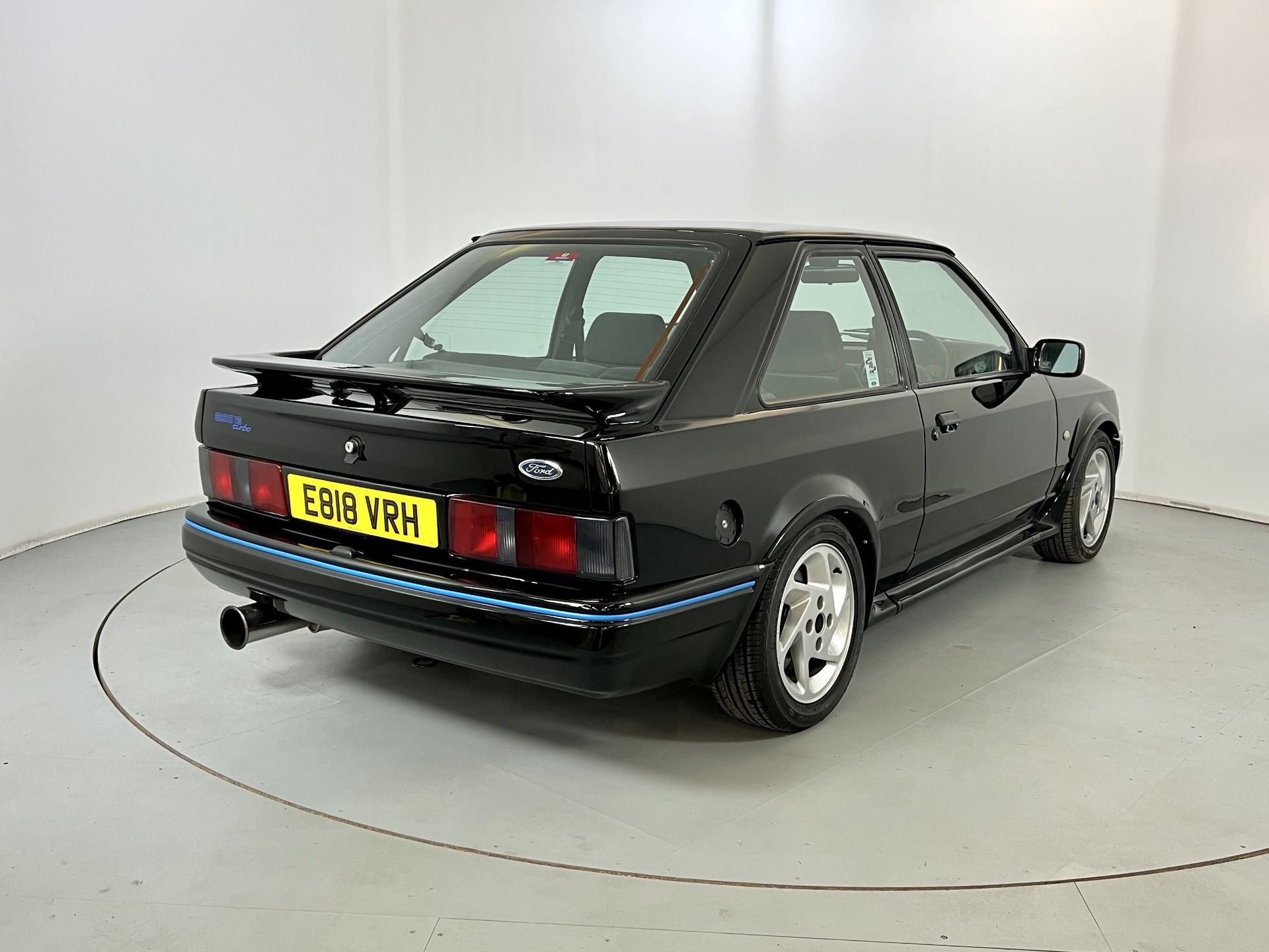 Ford Escort RS Turbo - Image 9 of 29