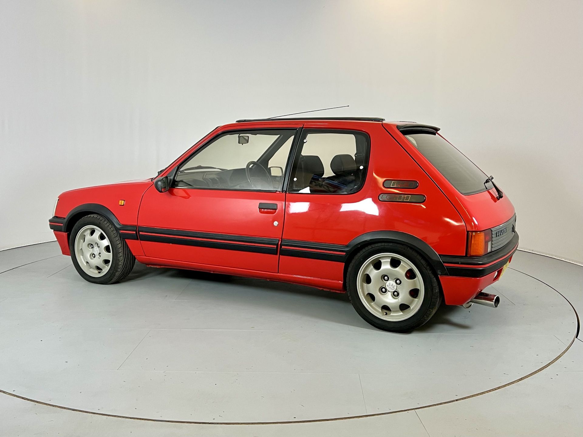 Peugeot 205 GTI 1.9 - Image 6 of 31