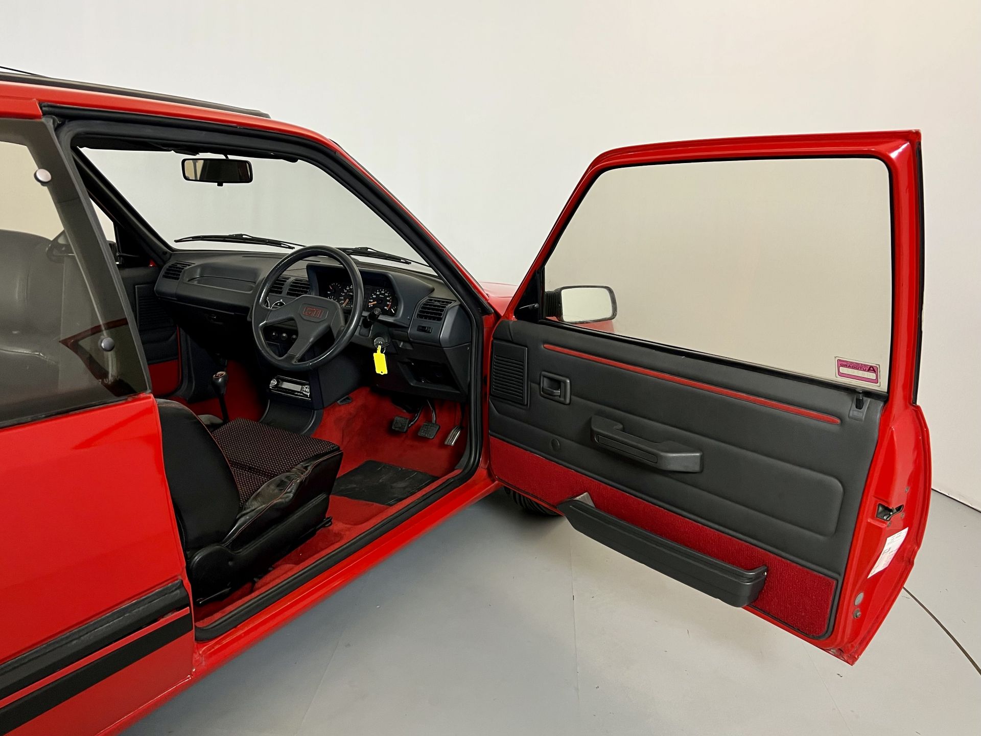 Peugeot 205 GTI 1.9 - Image 18 of 31