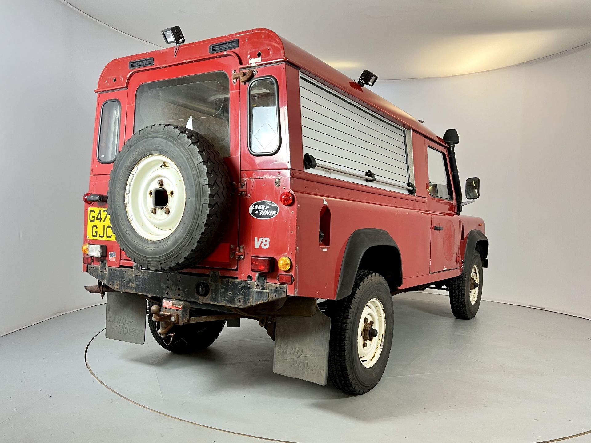 Land Rover Defender 110 V8 - Image 9 of 32