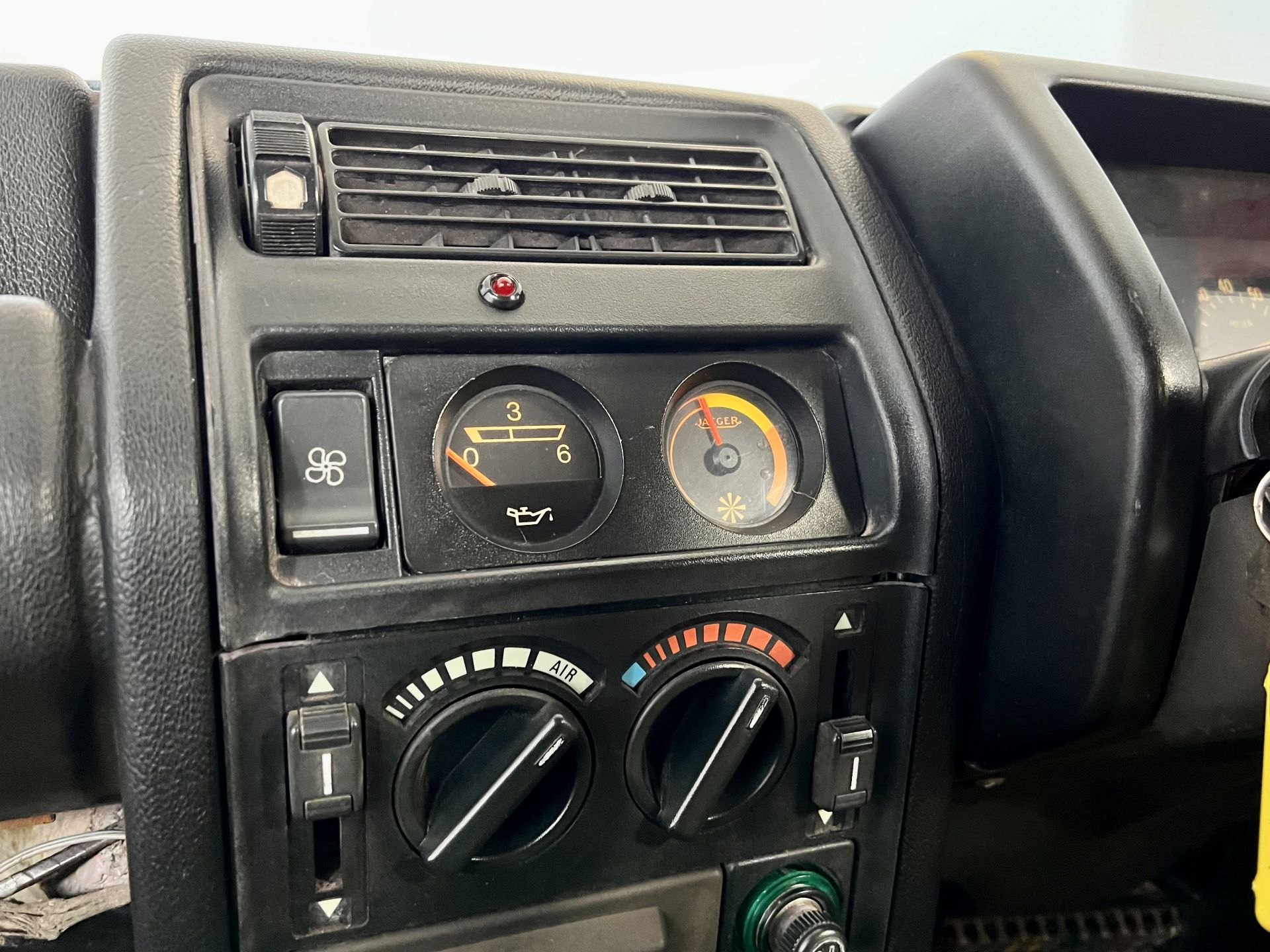 Renault 5 Gordini Turbo - Image 25 of 28