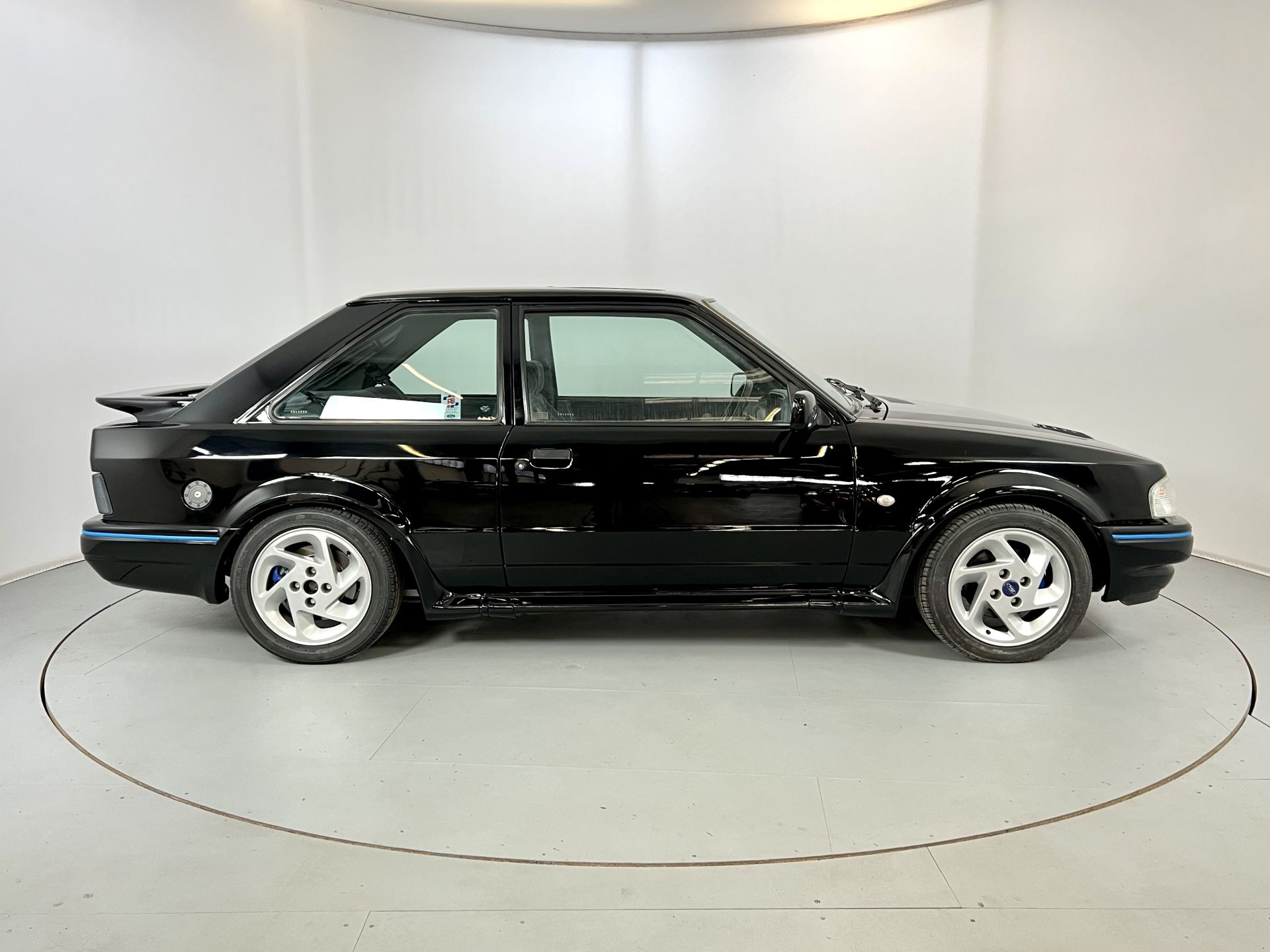 Ford Escort RS Turbo - Image 11 of 29