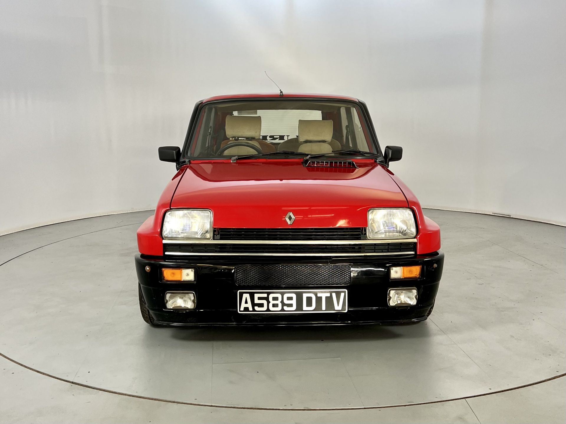 Renault 5 Gordini Turbo - Image 2 of 28