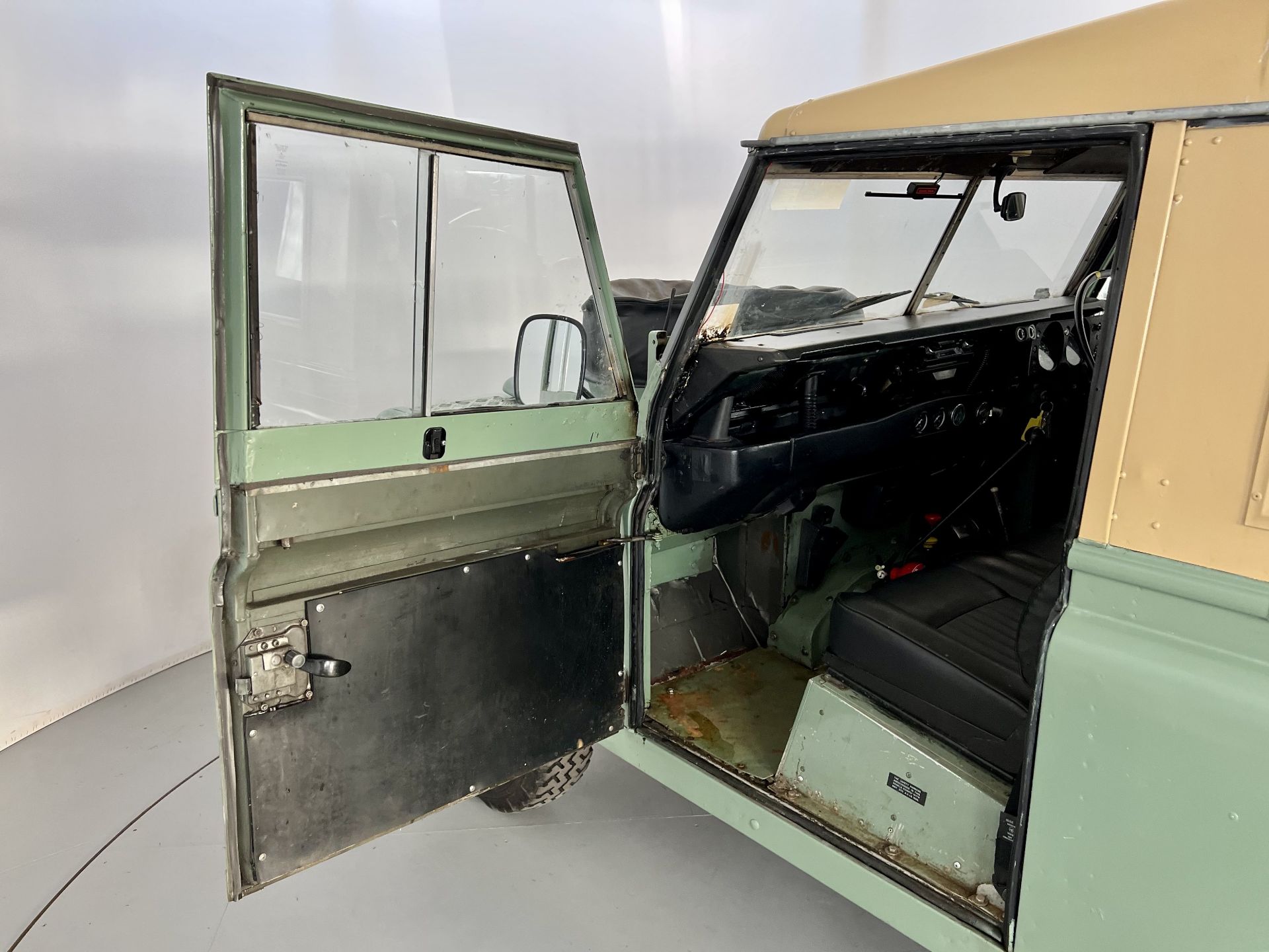 Land Rover Series 3 - Image 20 of 28