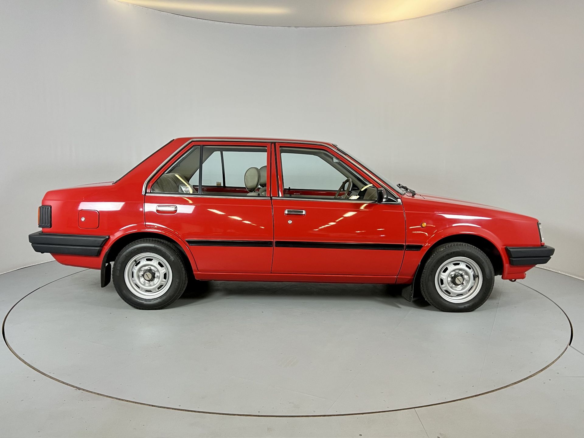 Nissan Sunny - Image 11 of 35