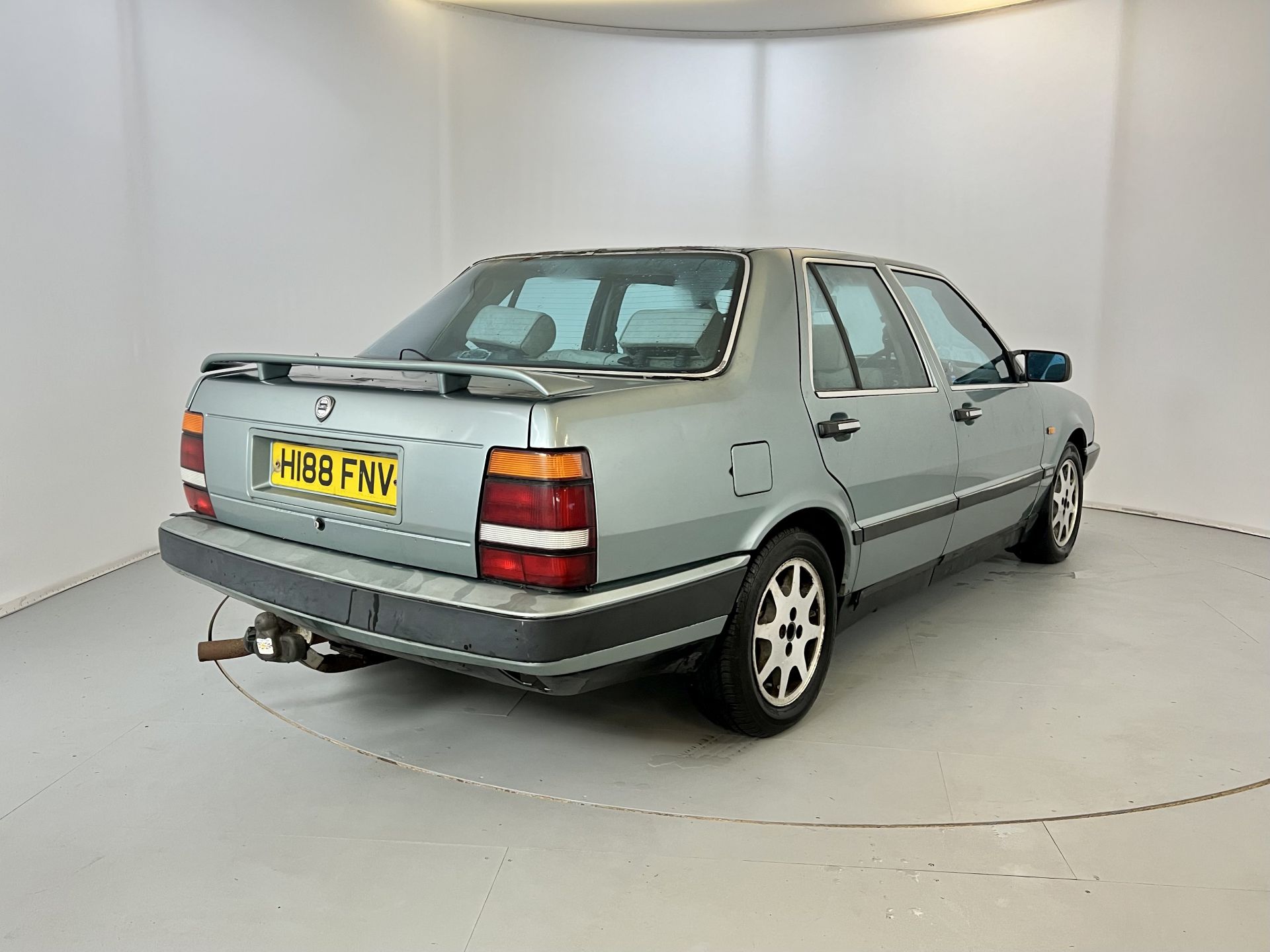 Lancia Thema LX Turbo - Image 9 of 32