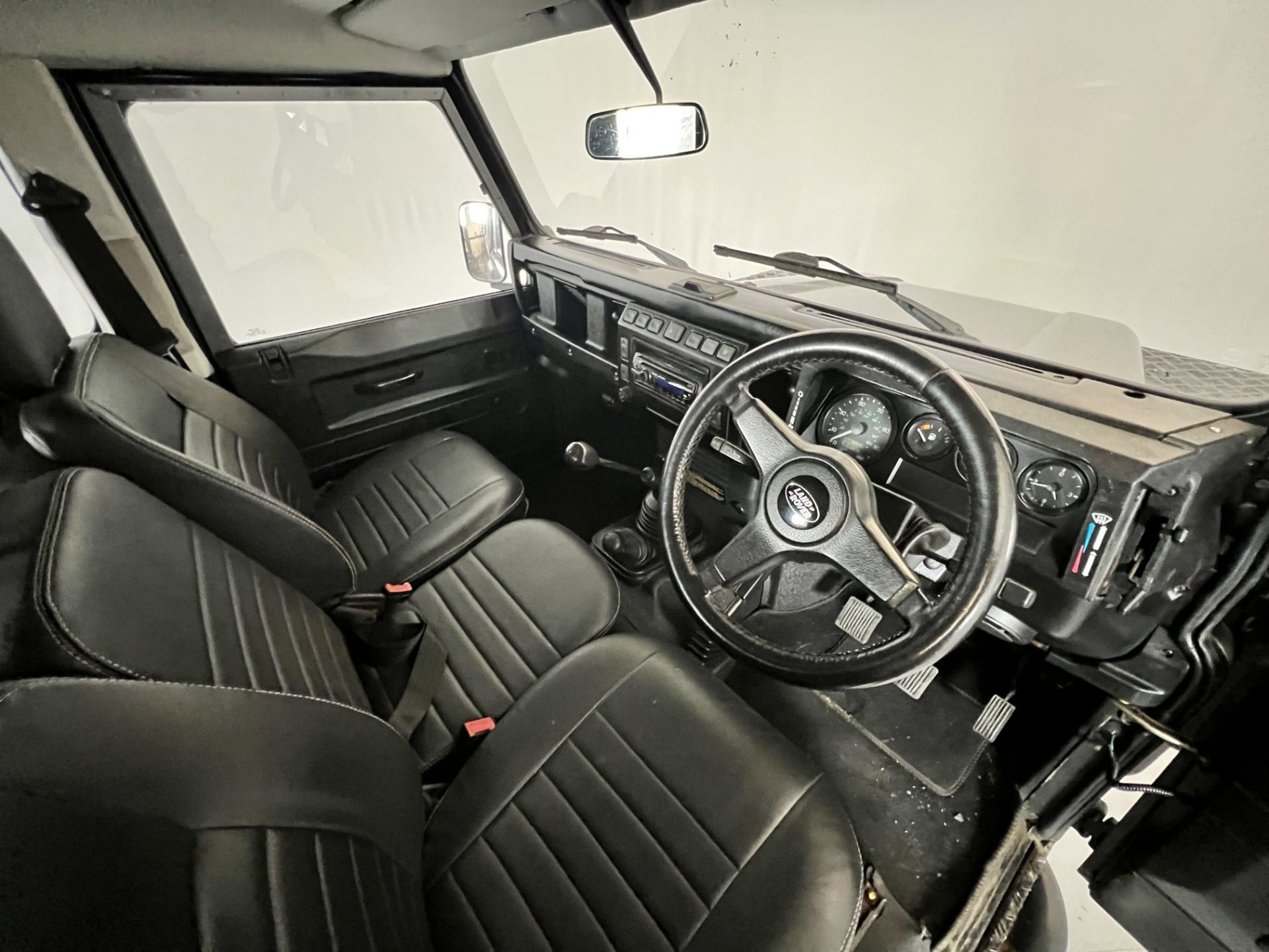 Land Rover Defender - Image 20 of 30