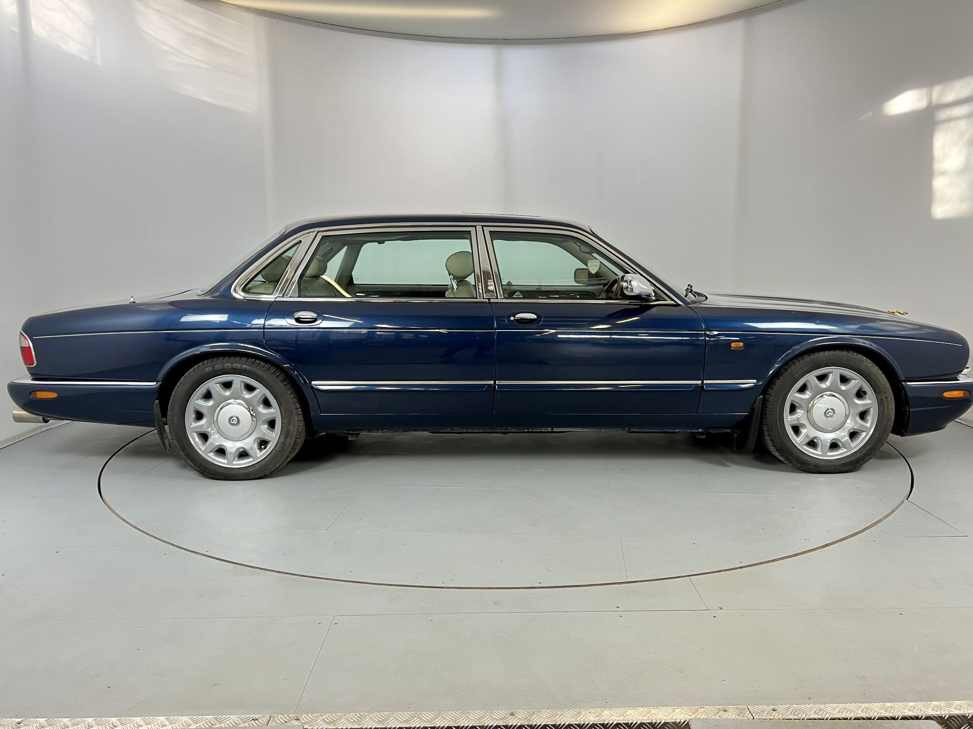 Daimler Super V8 - Image 11 of 37