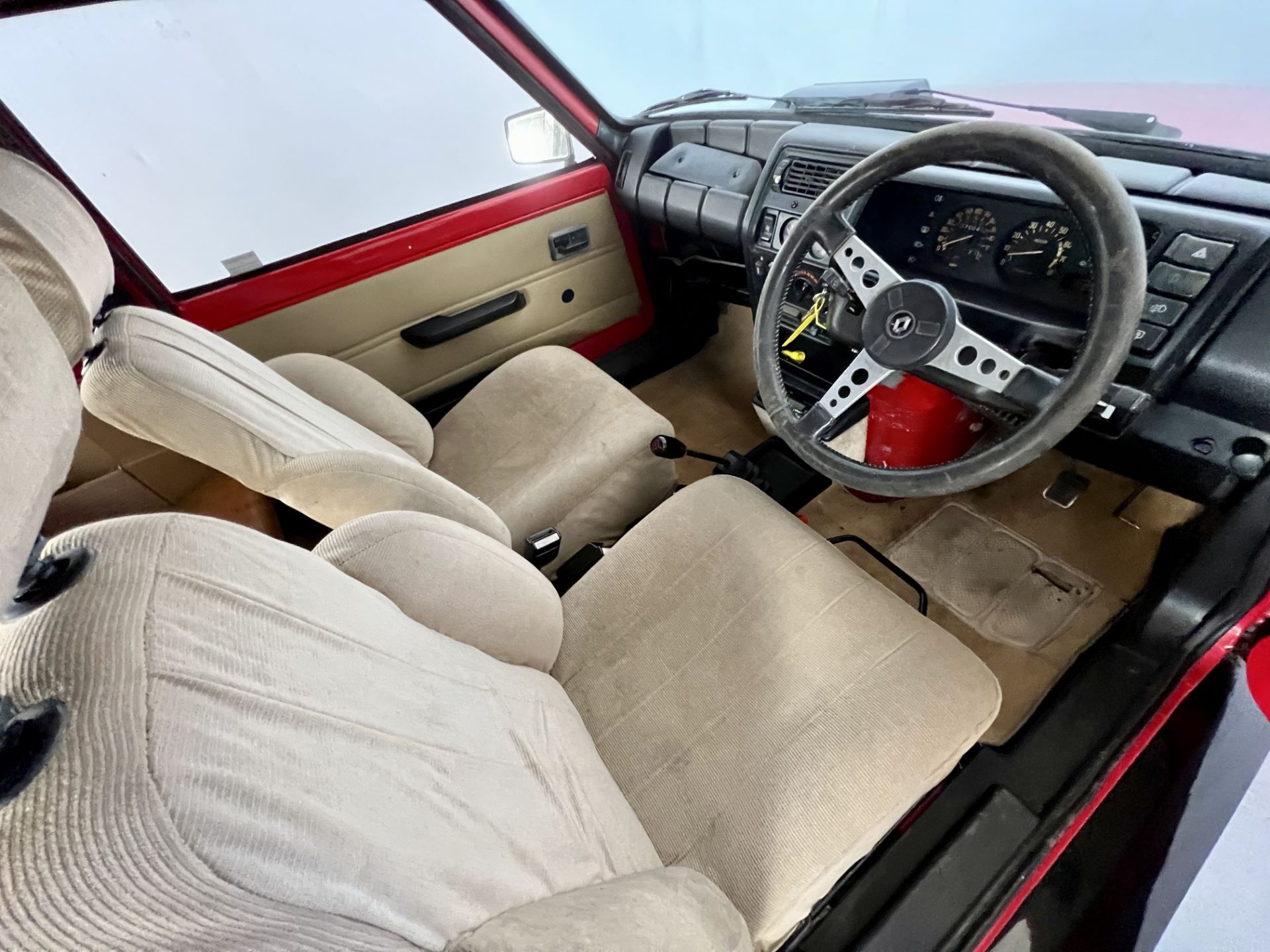 Renault 5 Gordini Turbo - Image 20 of 28