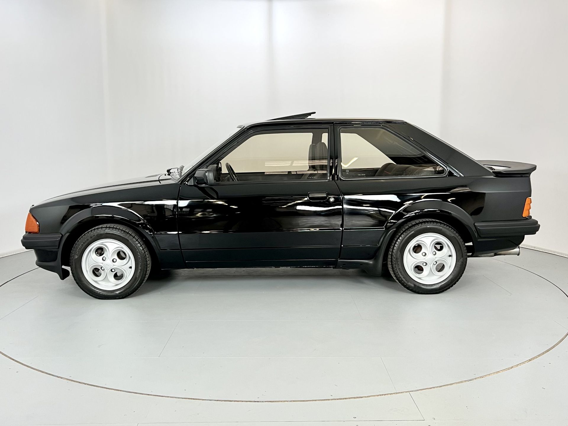 Ford Escot XR3 SVO - Image 5 of 31
