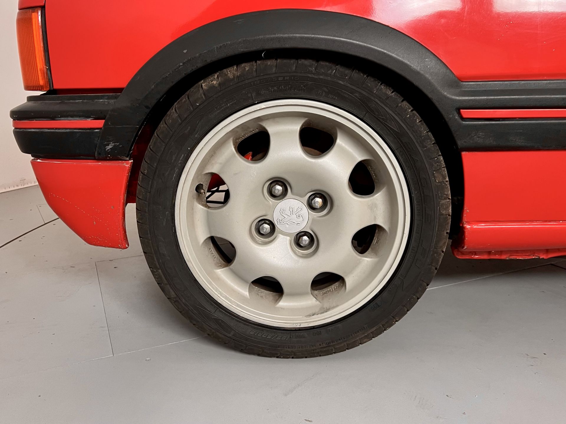 Peugeot 205 GTI 1.9 - Image 14 of 31