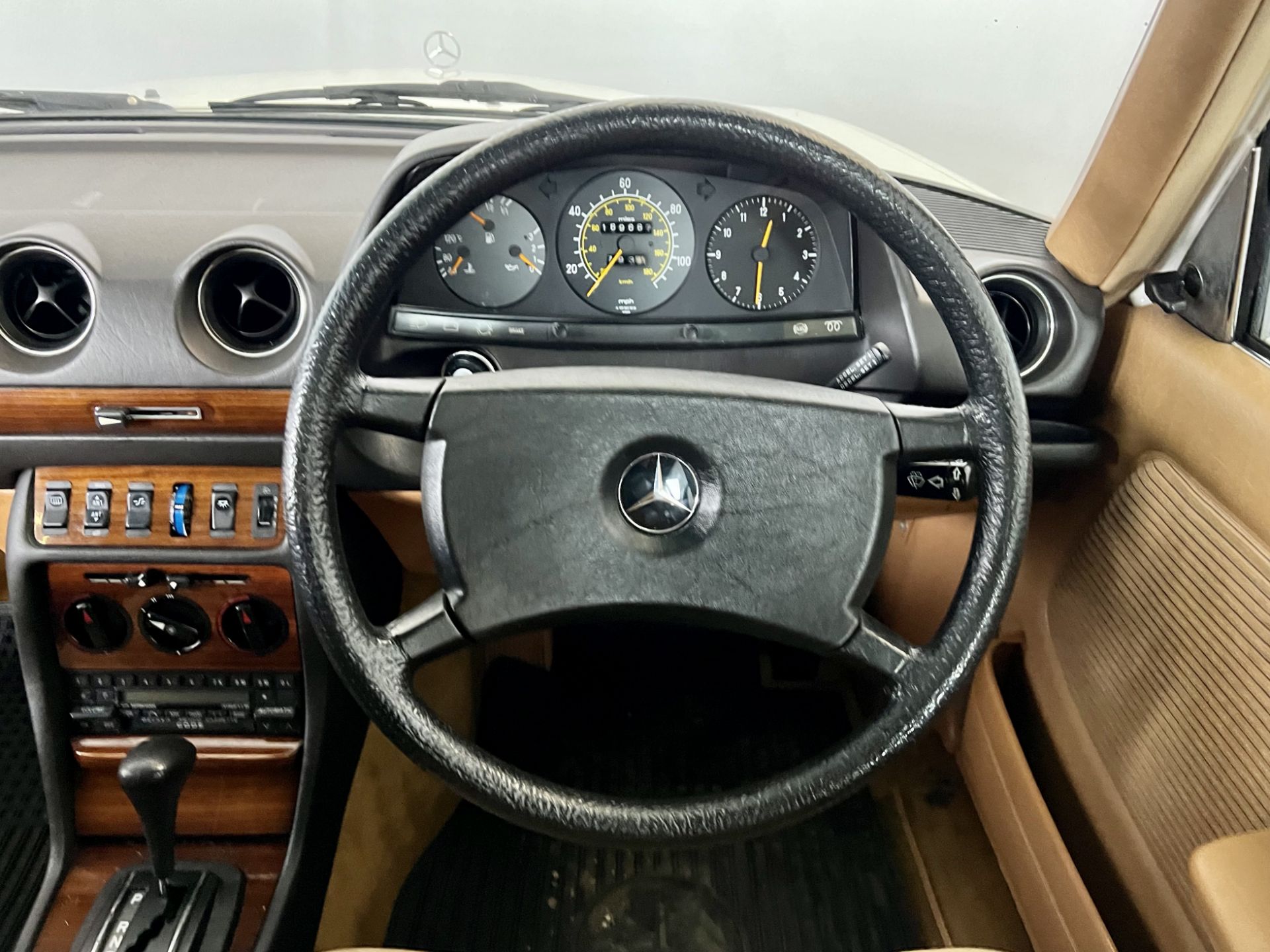 Mercedes-Benz 300D - Image 27 of 32