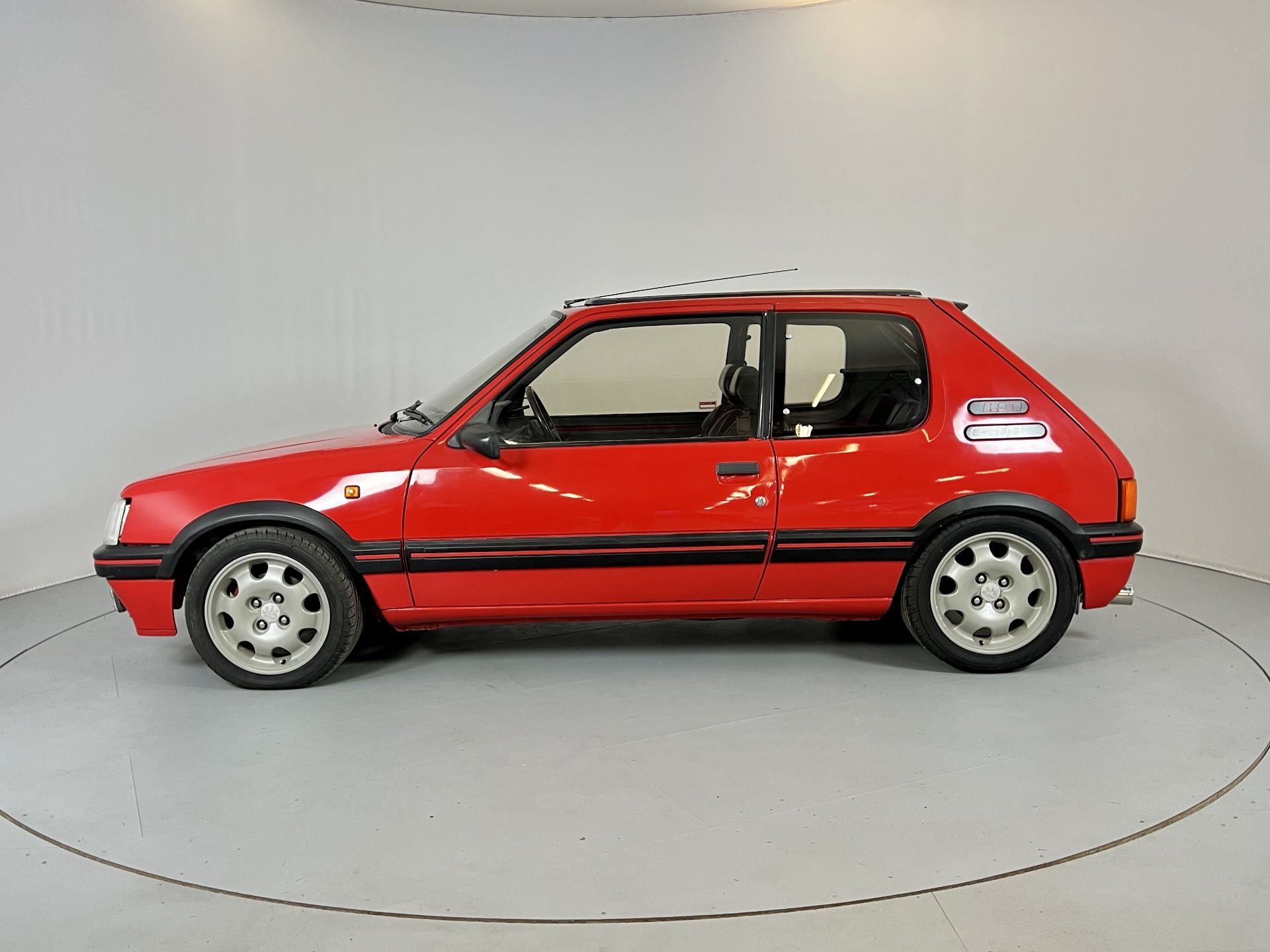 Peugeot 205 GTI 1.9 - Image 5 of 31