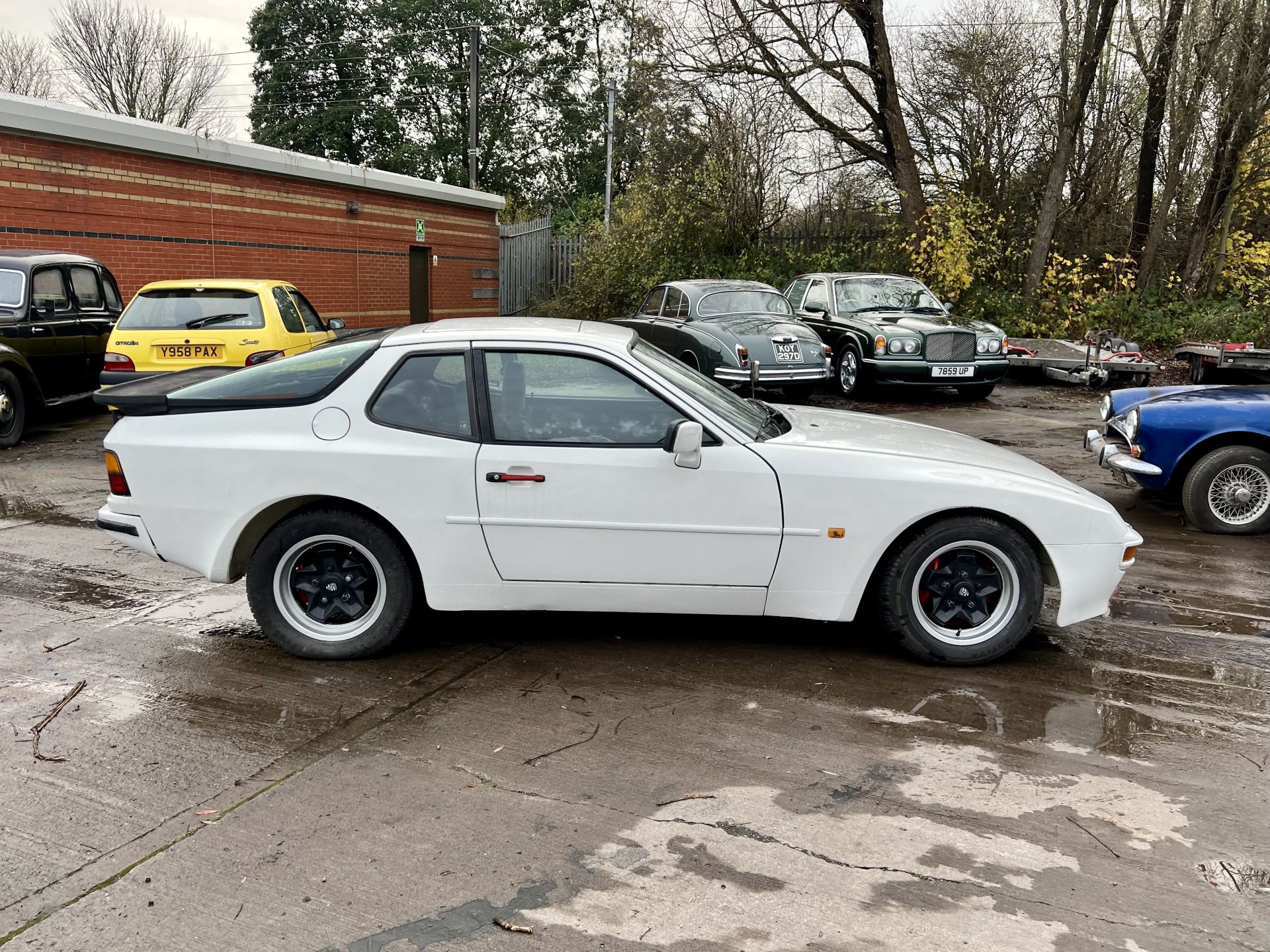 Porsche 944 - Image 4 of 22