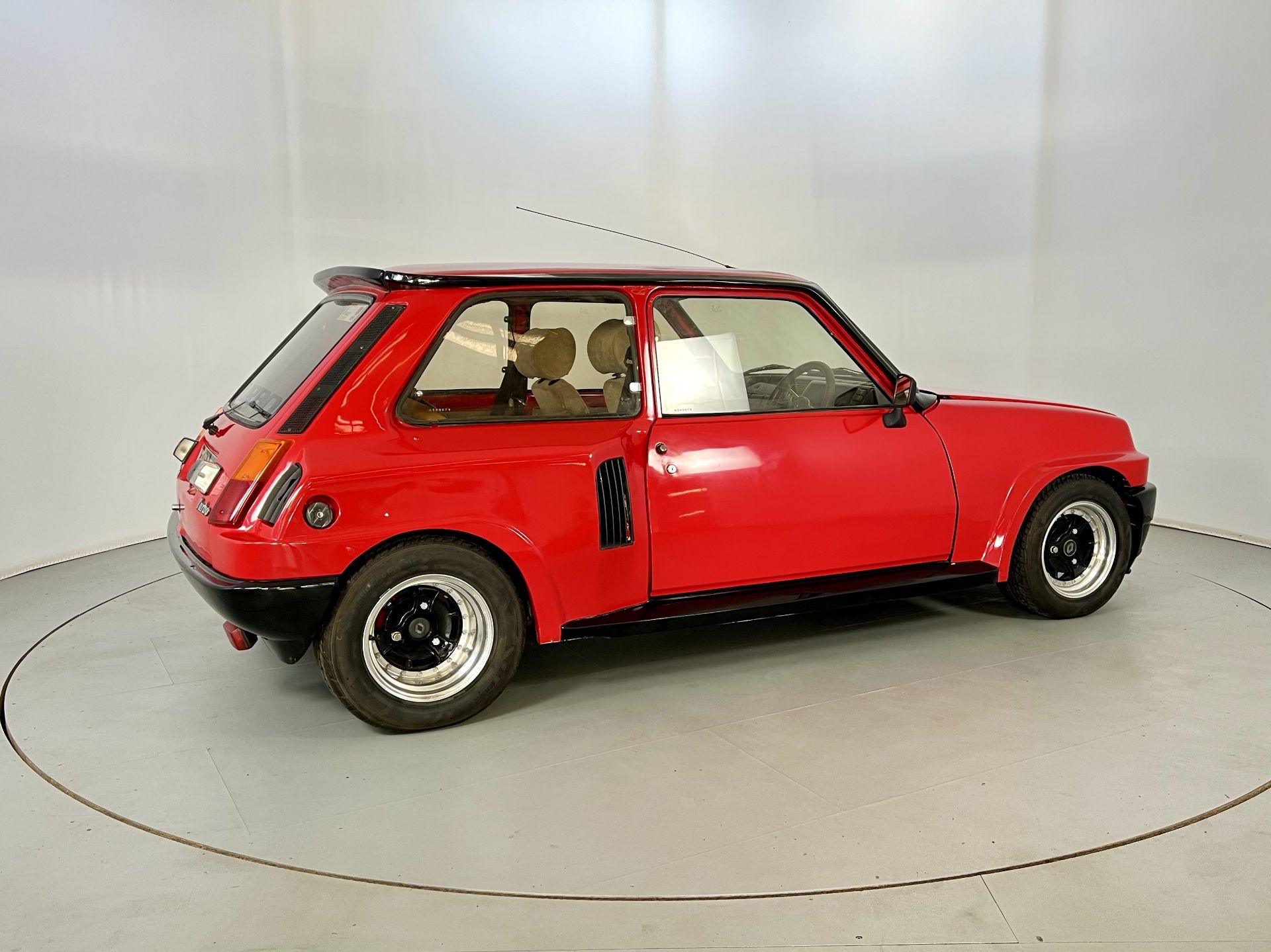 Renault 5 Gordini Turbo - Image 10 of 28