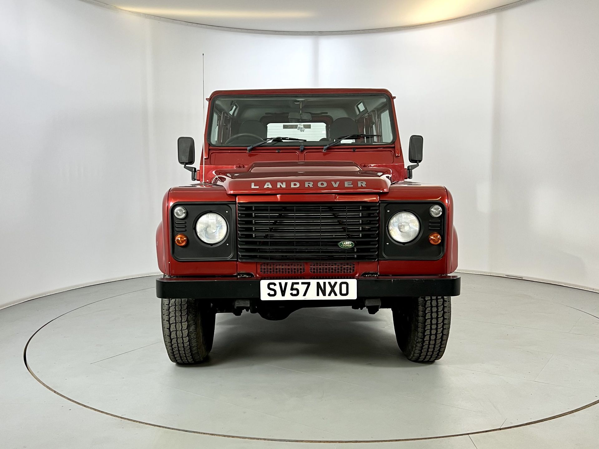 Land Rover Defender 90 - Image 2 of 29