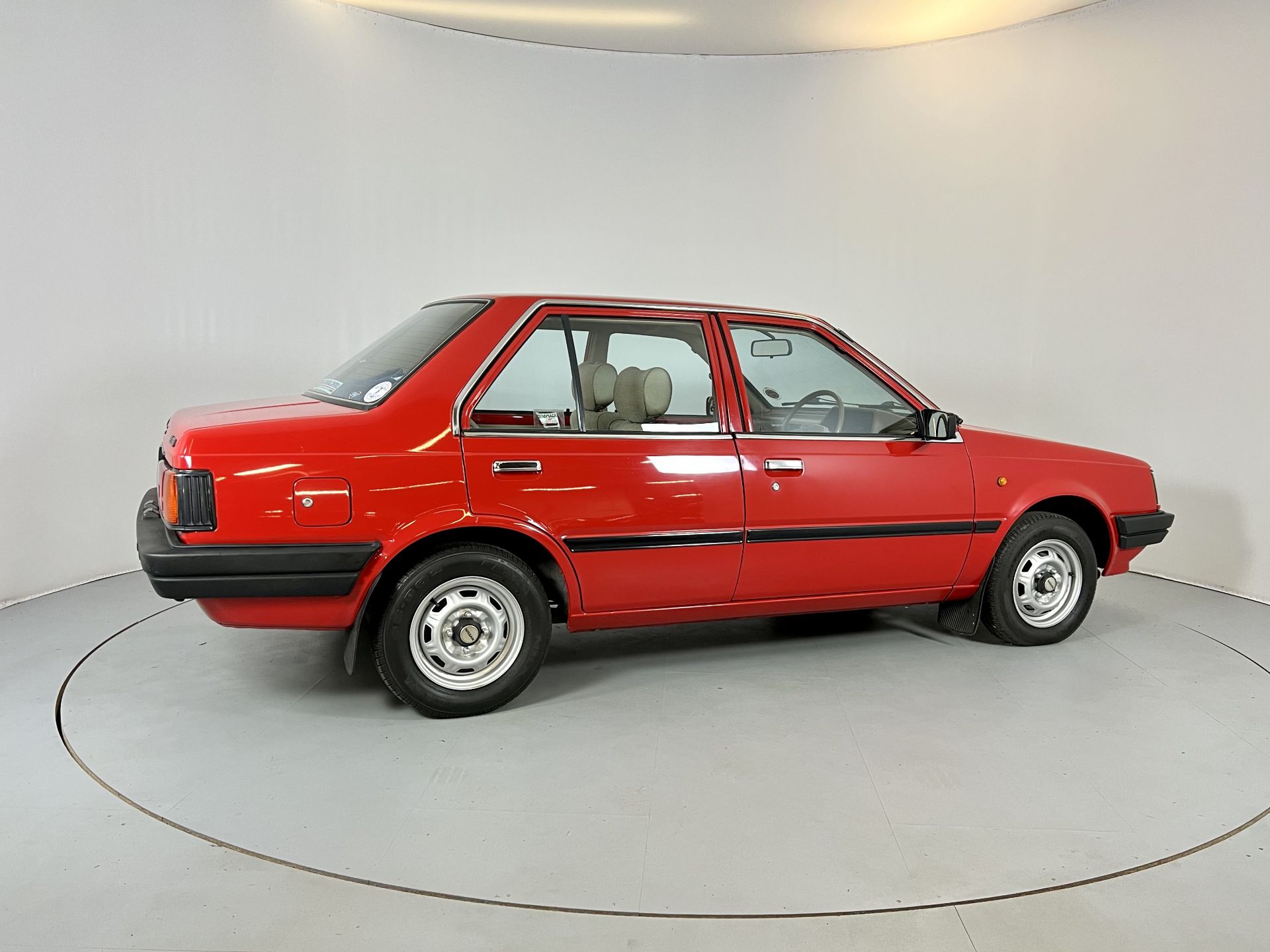 Nissan Sunny - Image 10 of 35