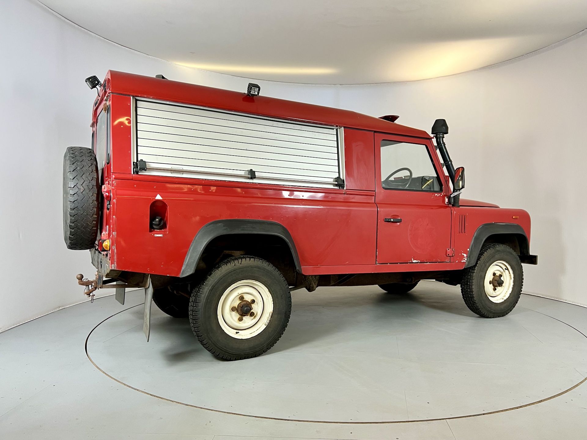 Land Rover Defender 110 V8 - Image 10 of 32