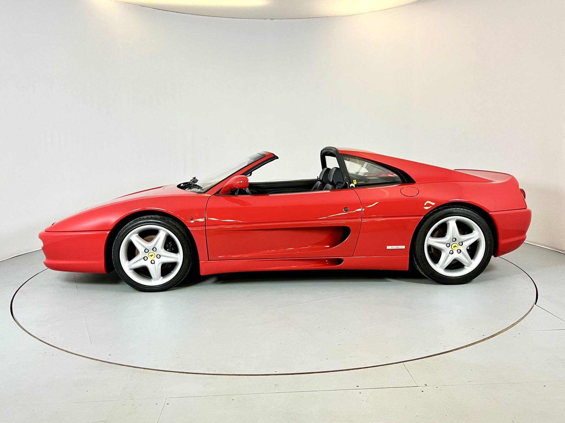 Ferrari 355 GTS - Image 5 of 40