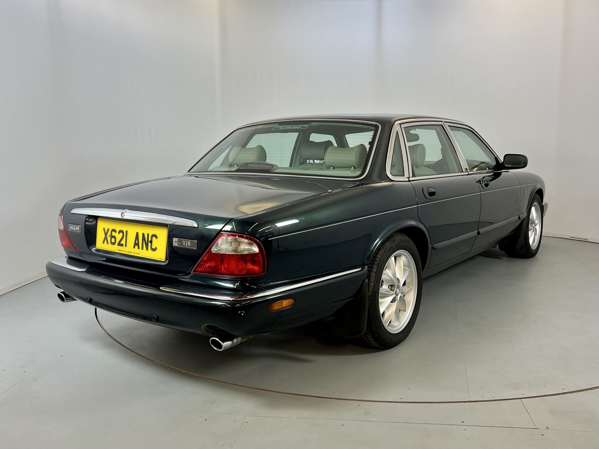 Jaguar XJ 4.0 Sport - Image 9 of 35