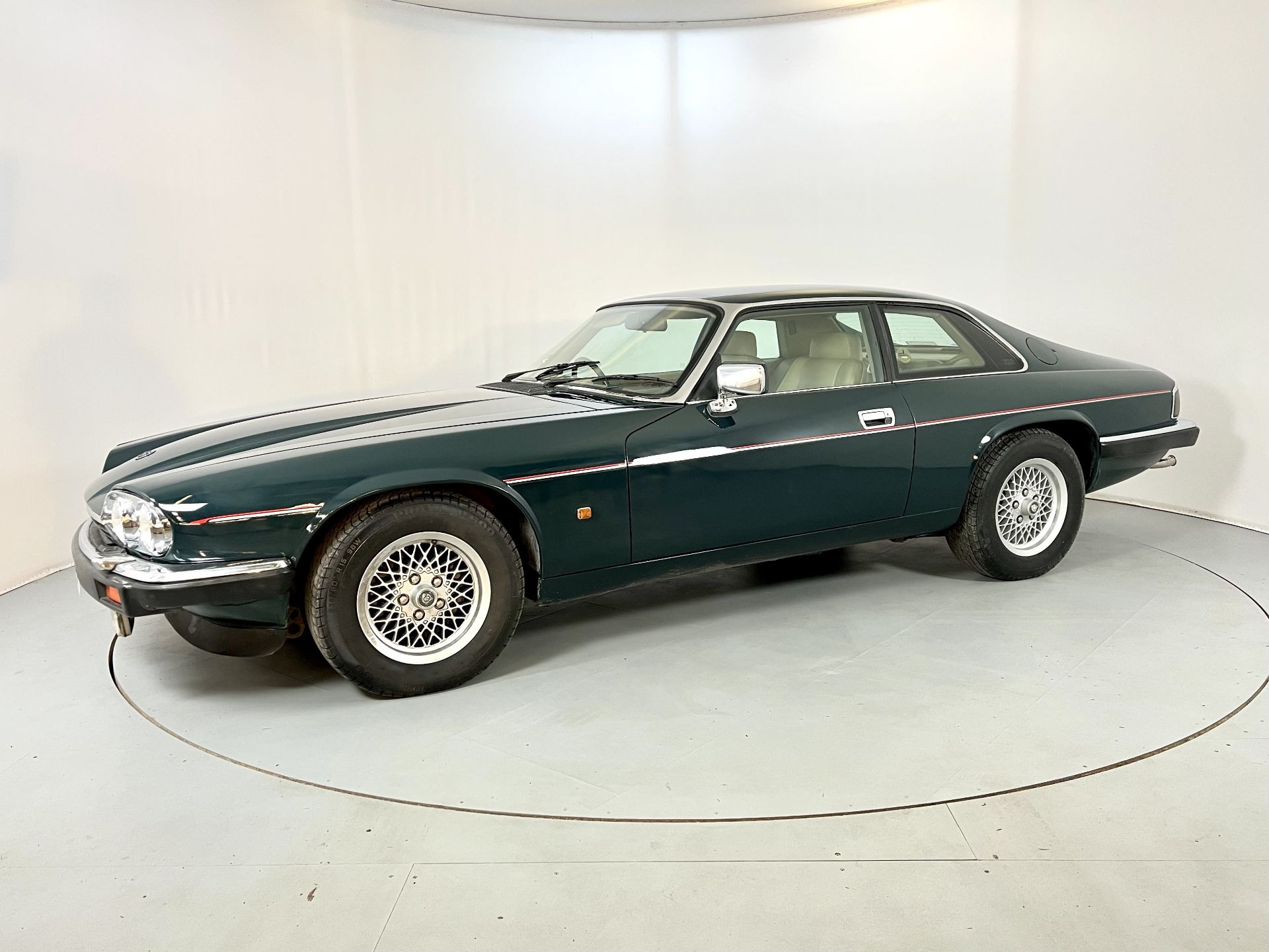 Jaguar XJS V12 - Image 4 of 29