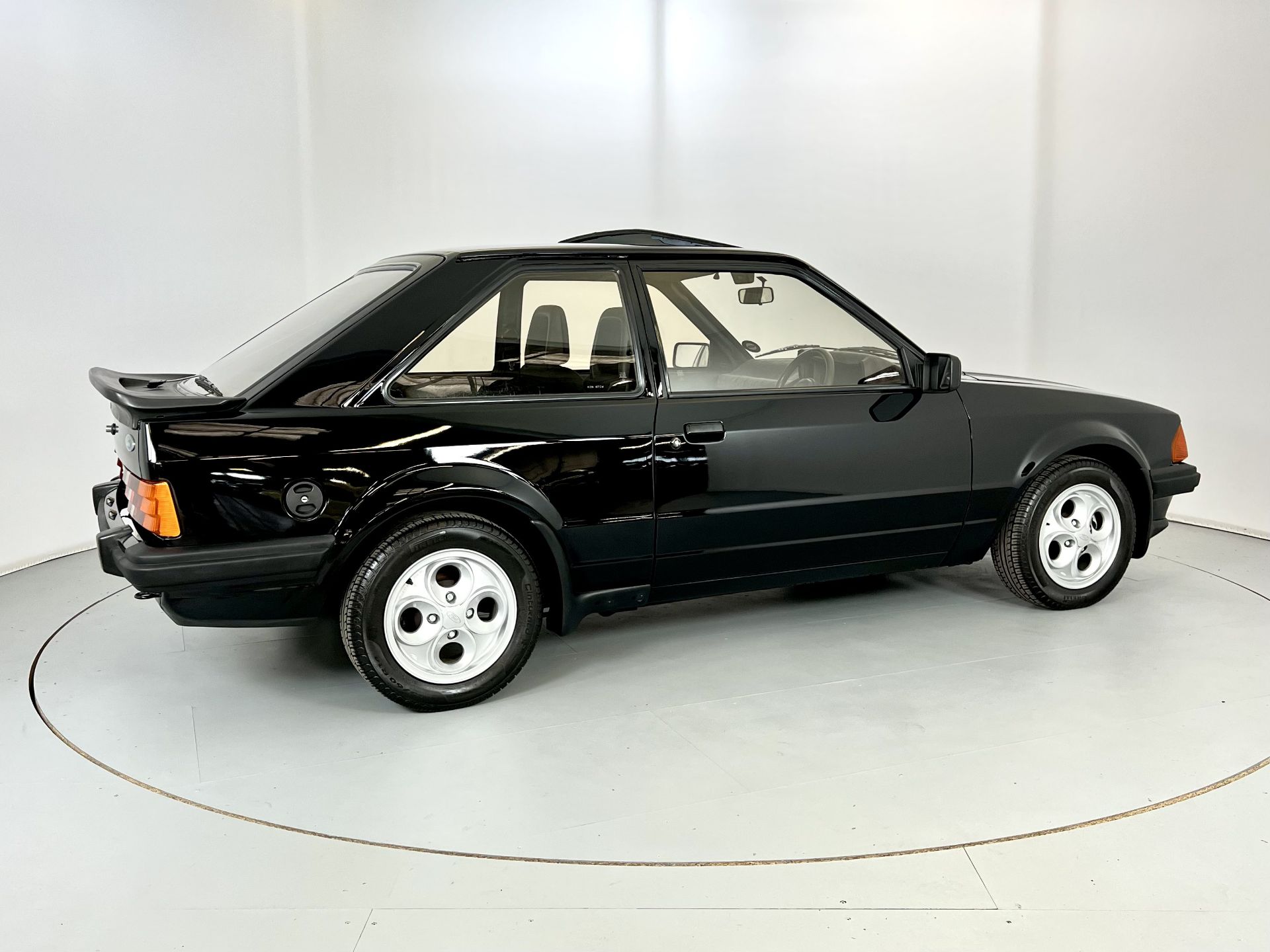 Ford Escot XR3 SVO - Image 10 of 31