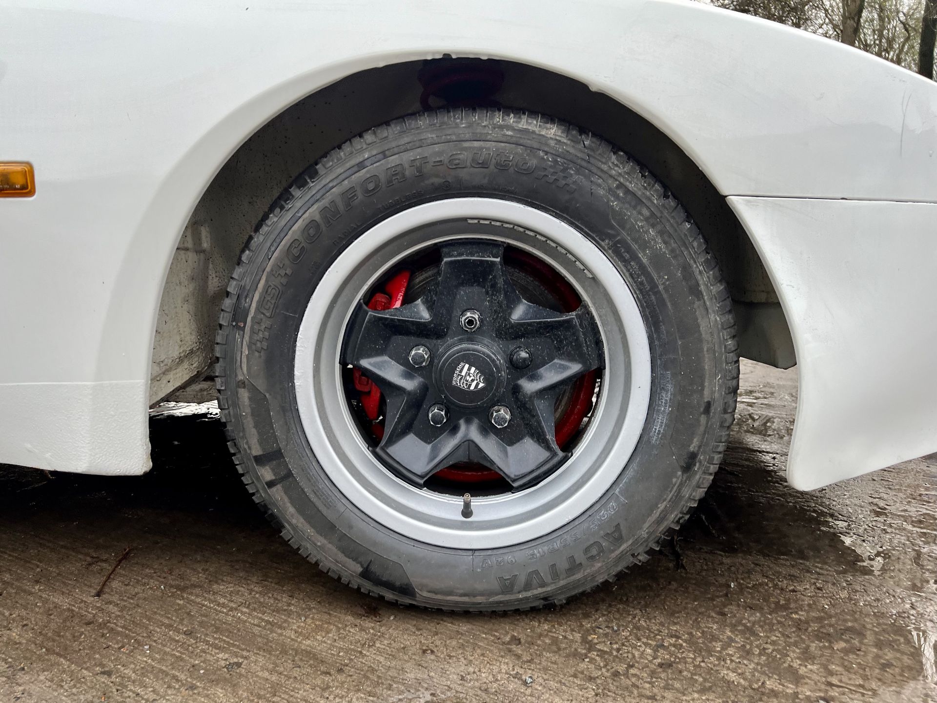 Porsche 944 - Image 11 of 22