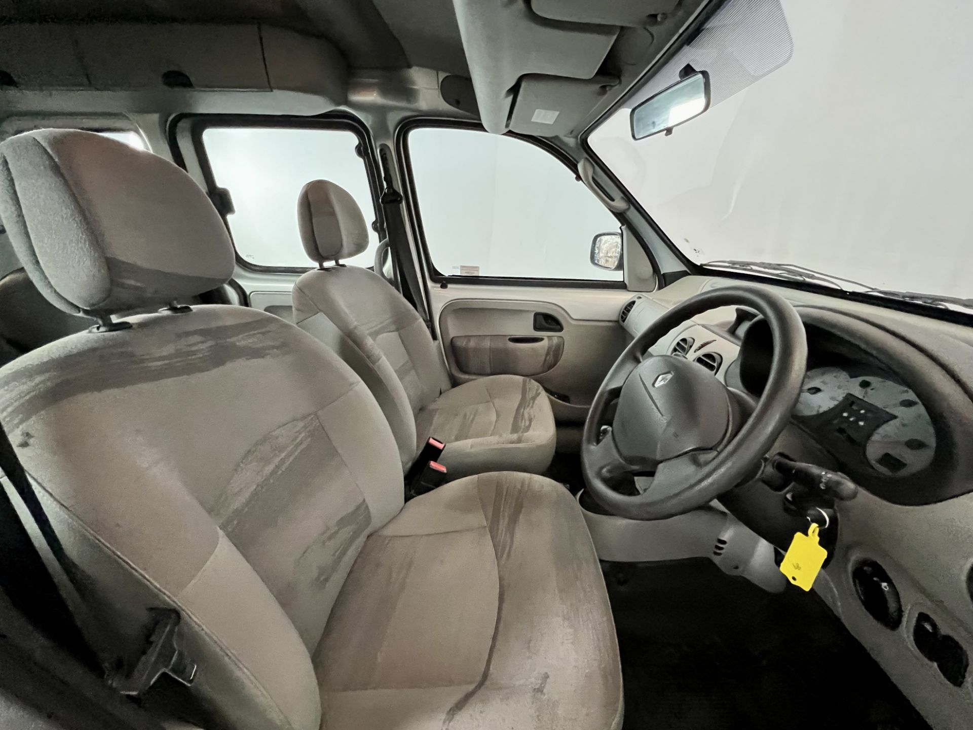 Renault Kangoo - Wheelchair access - Image 18 of 32