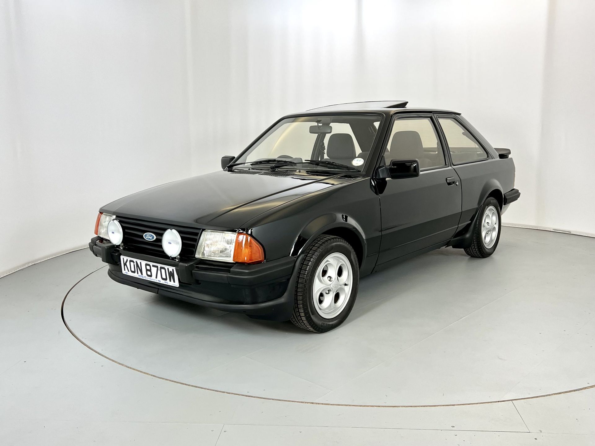 Ford Escot XR3 SVO - Image 3 of 31