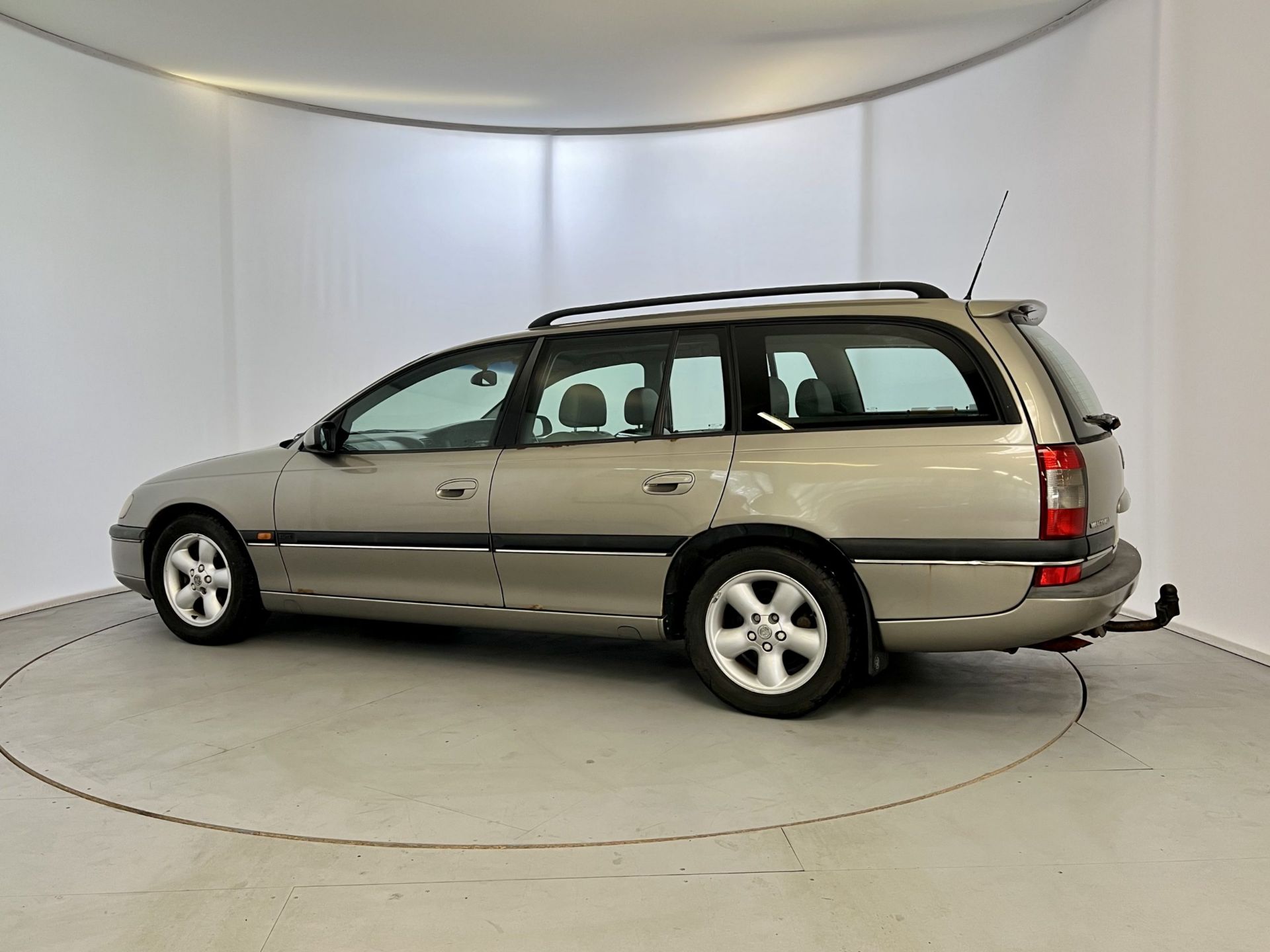 Vauxhall Omega NO RESERVE - Image 6 of 31