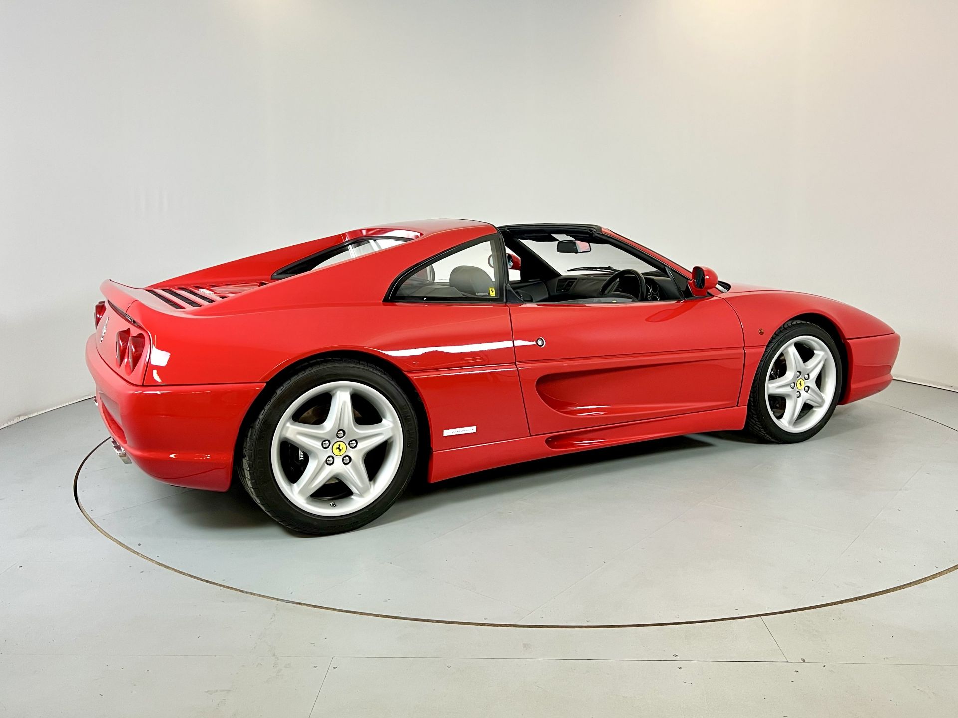 Ferrari 355 GTS - Image 10 of 40