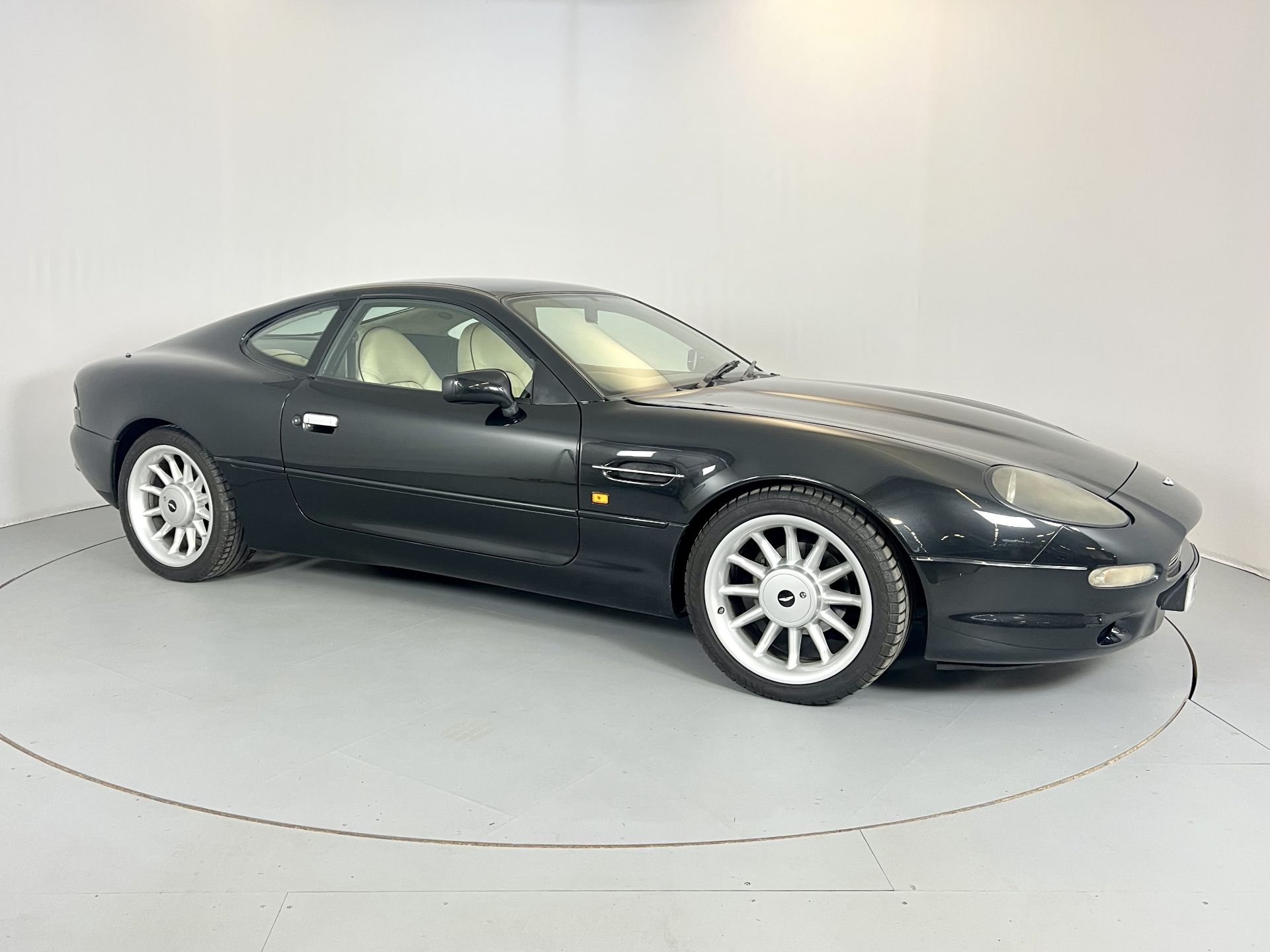 Aston Martin DB7 - Image 12 of 29