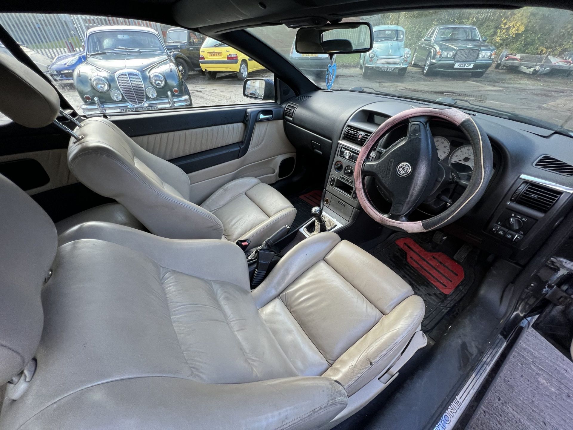 Vauxhall Astra Cabriolet - Image 15 of 21