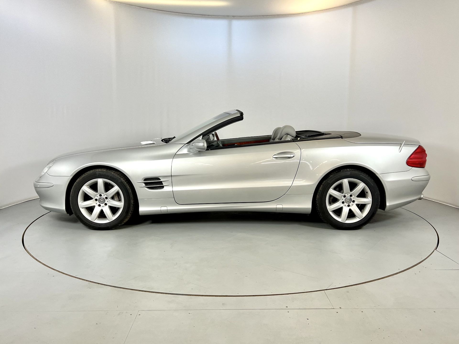 Mercedes-Benz SL500 - Image 5 of 30