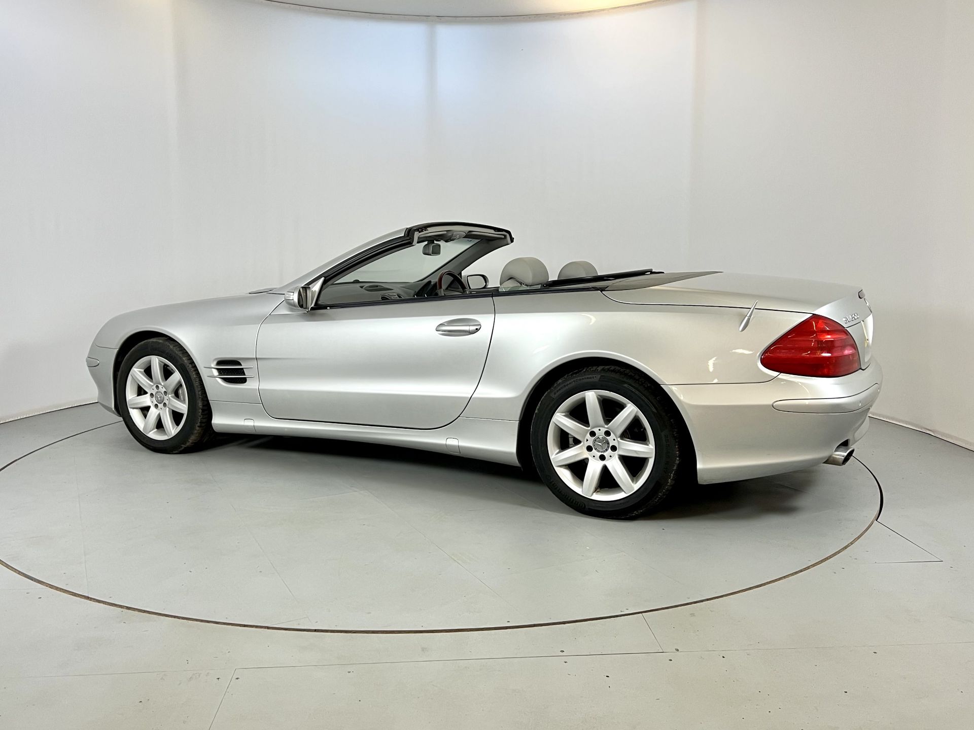 Mercedes-Benz SL500 - Image 6 of 30