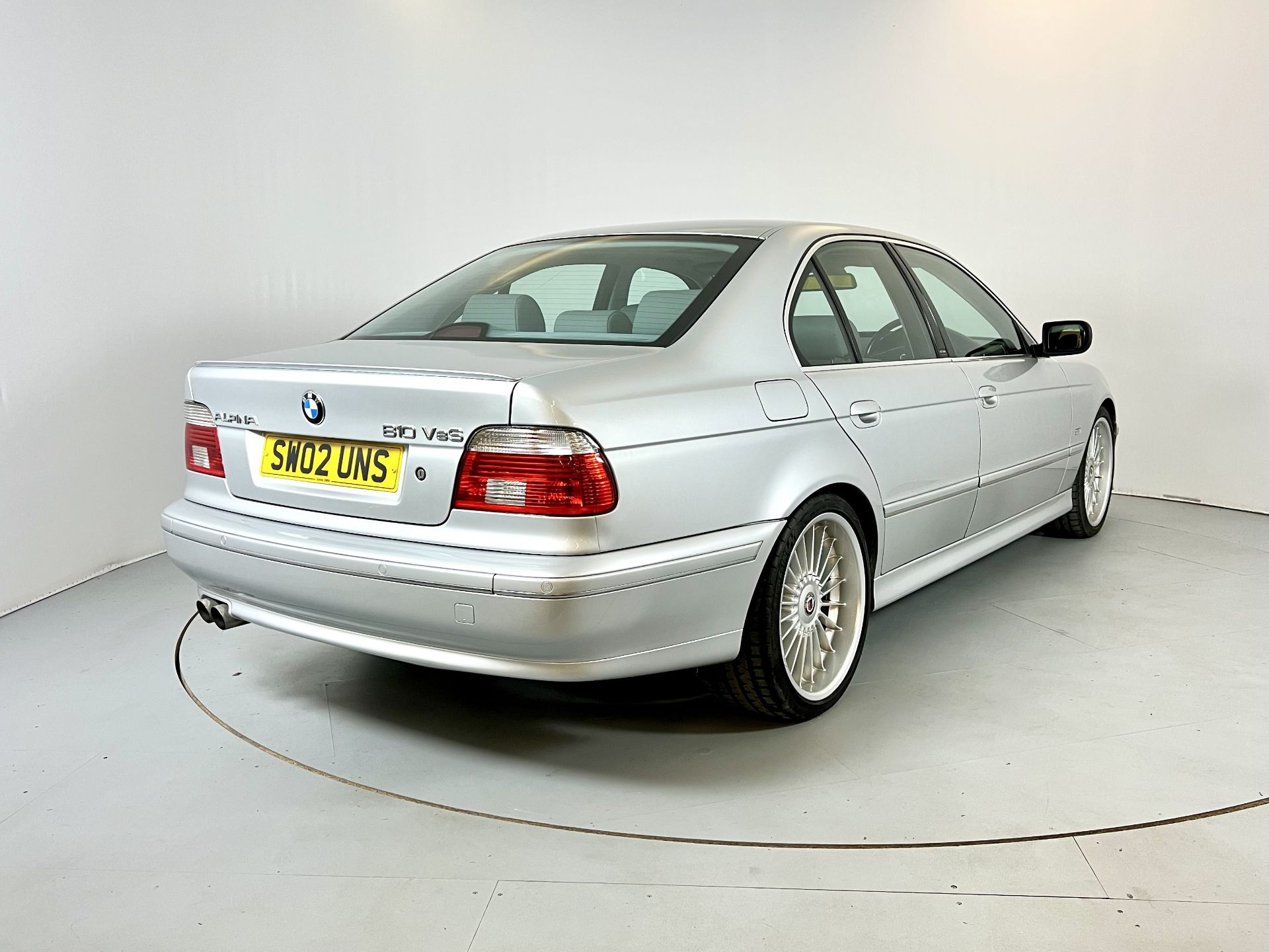 BMW Alpina B10 V8S - Image 9 of 38