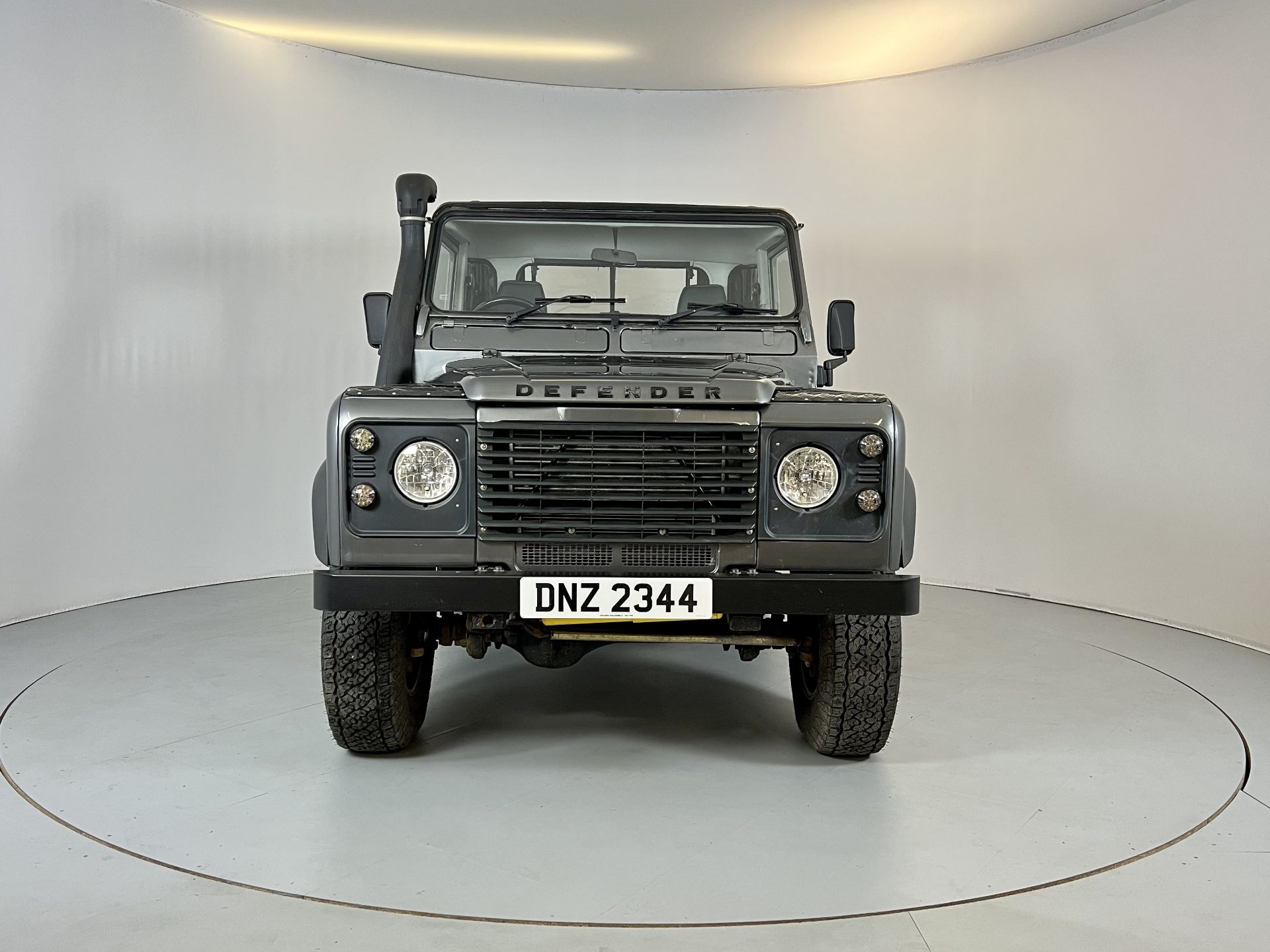 Land Rover Defender - Image 2 of 30