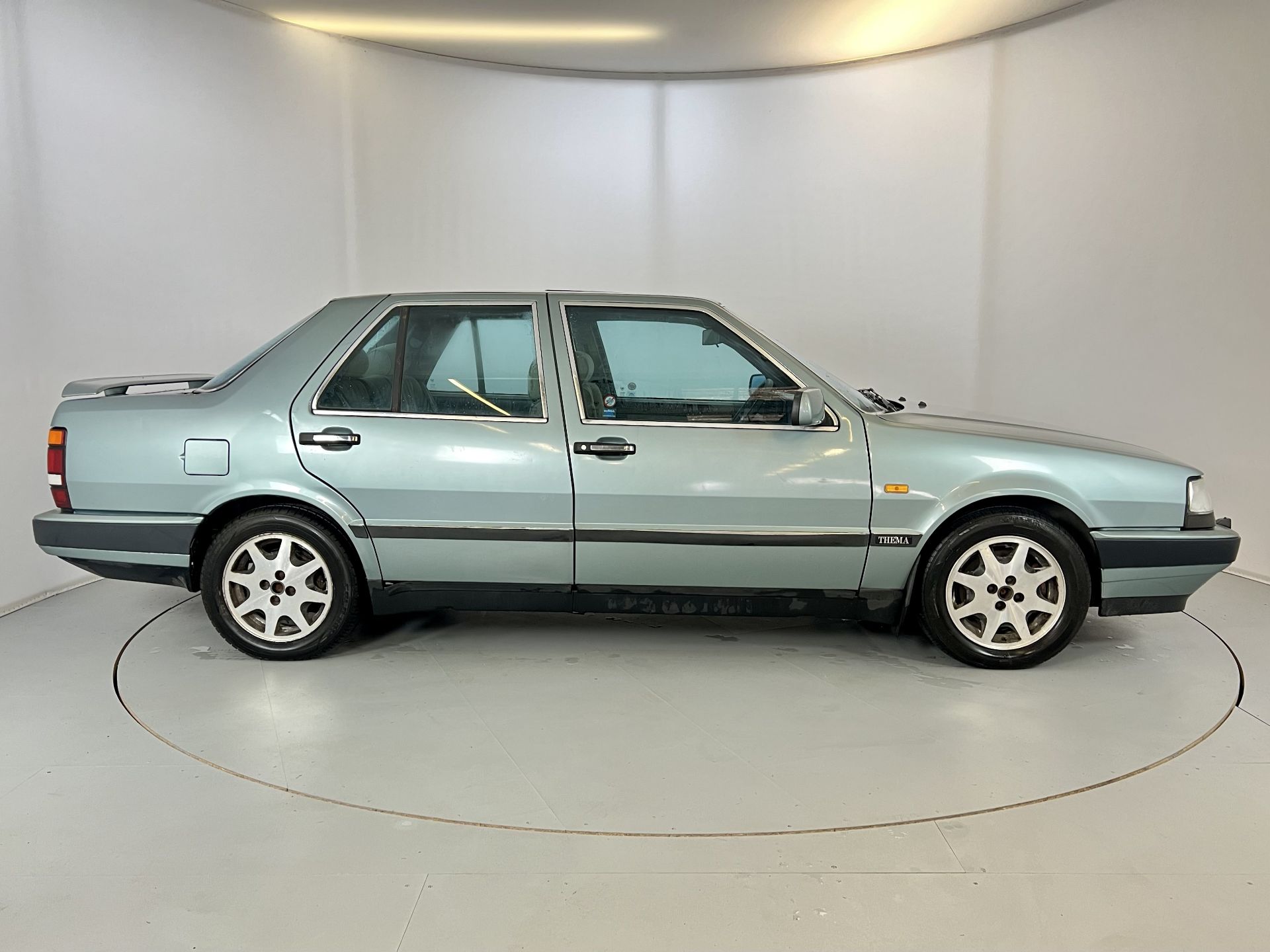 Lancia Thema LX Turbo - Image 11 of 32