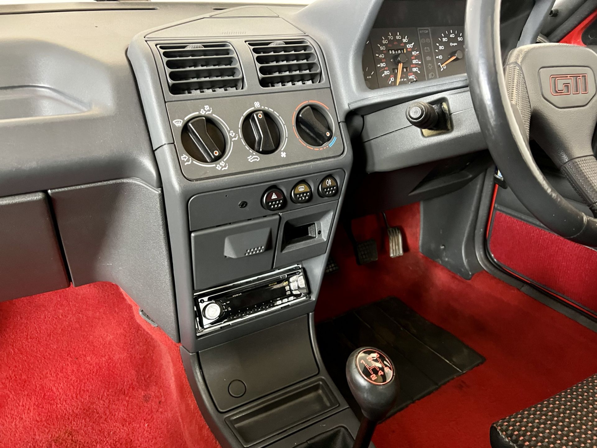 Peugeot 205 GTI 1.9 - Image 25 of 31