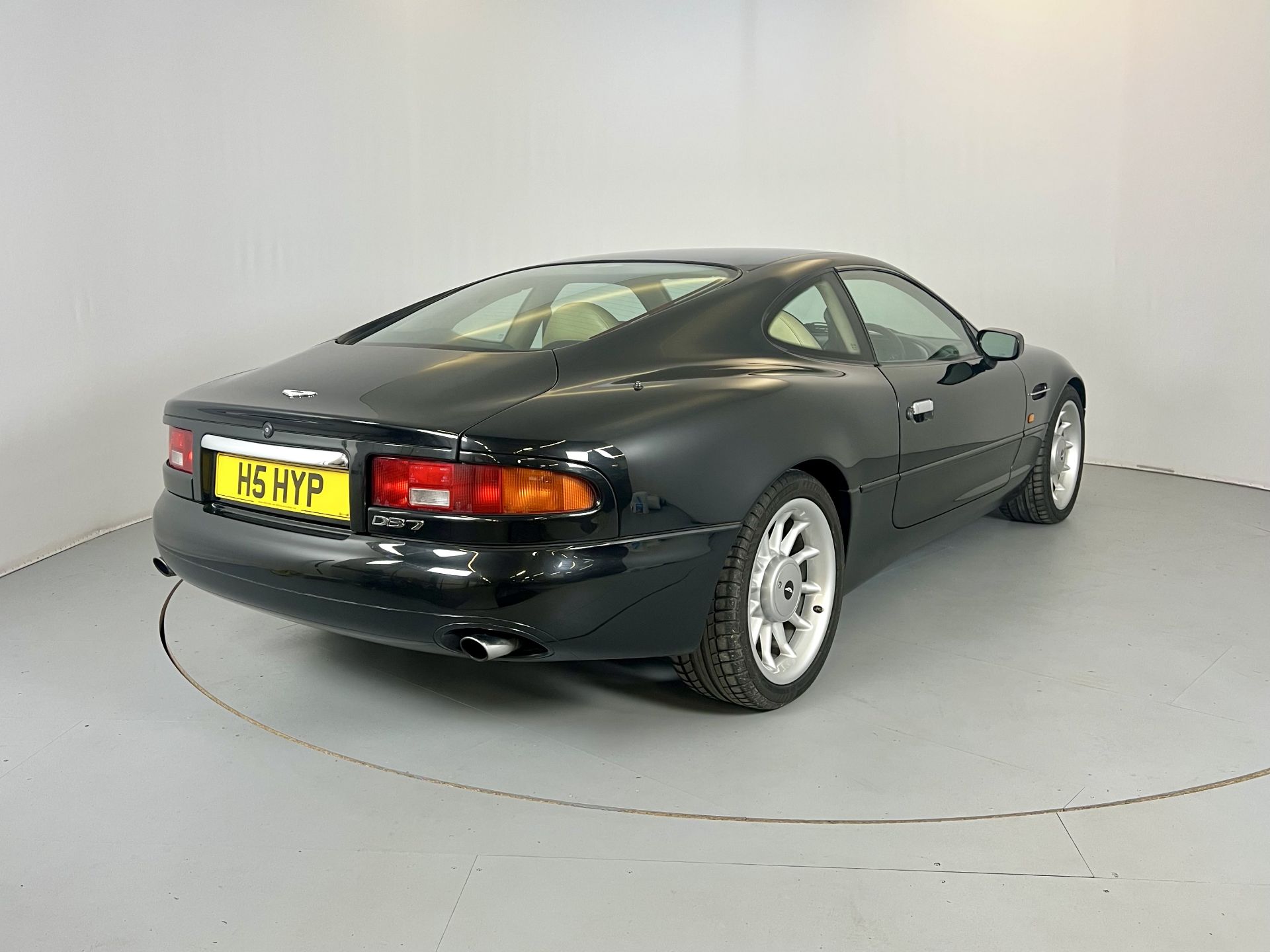 Aston Martin DB7 - Image 9 of 29