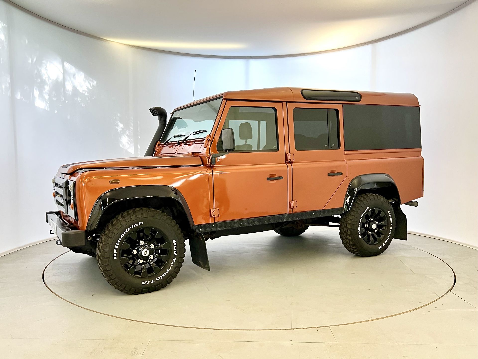 Landrover Defender 110 - Image 4 of 40