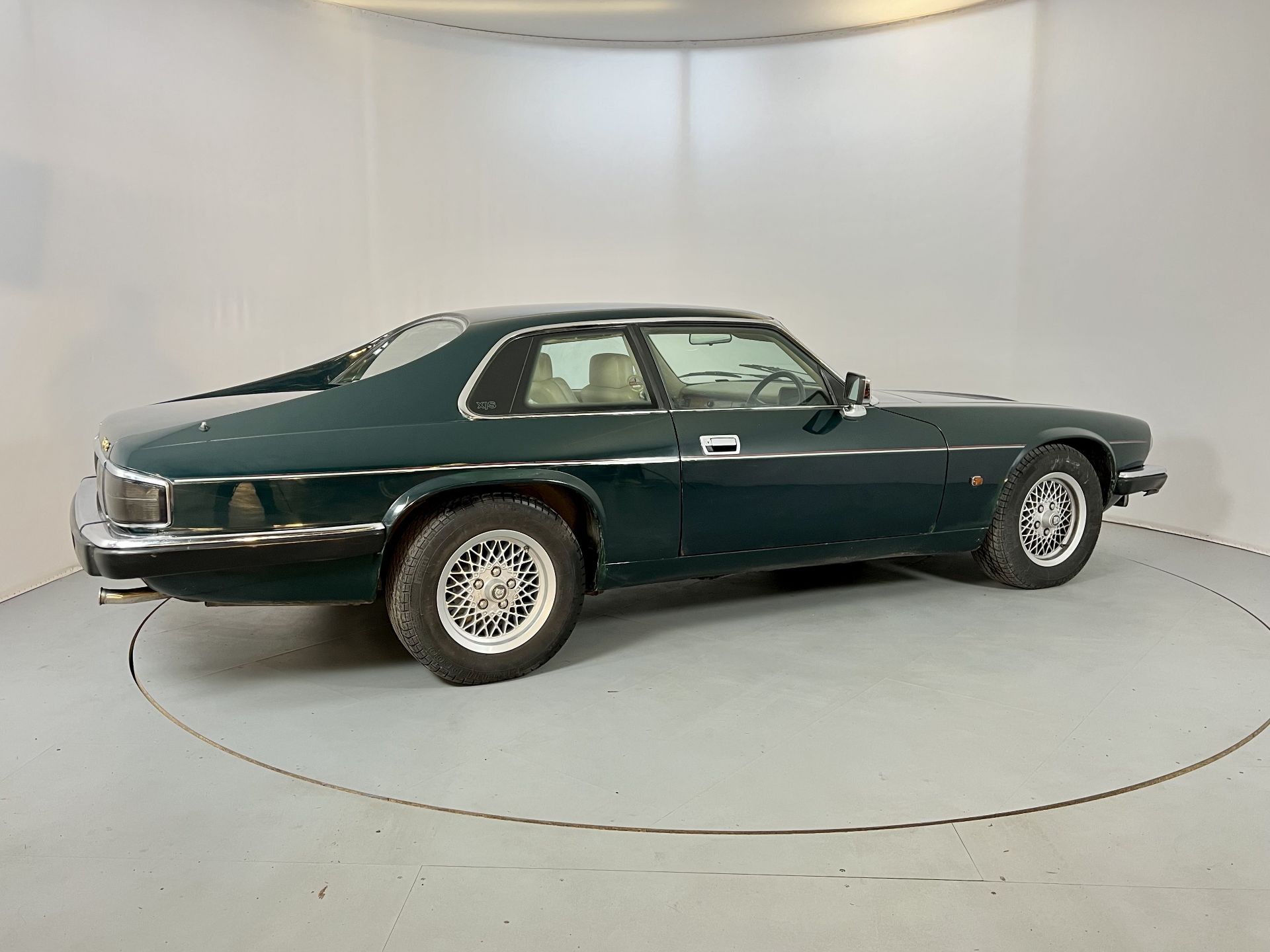 Jaguar XJS V12 - Image 5 of 29