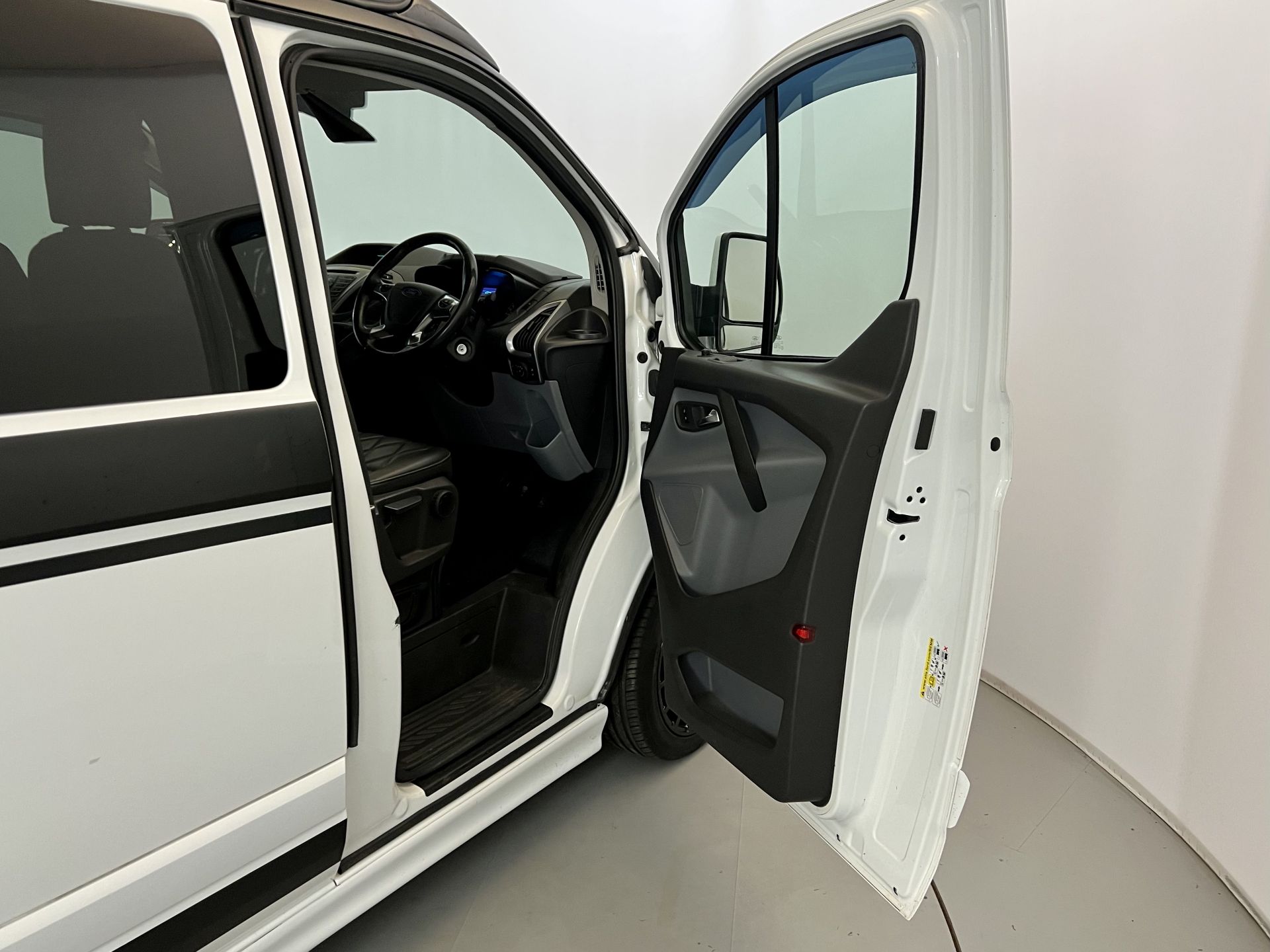 Ford Transit Custom Camper - Image 17 of 36