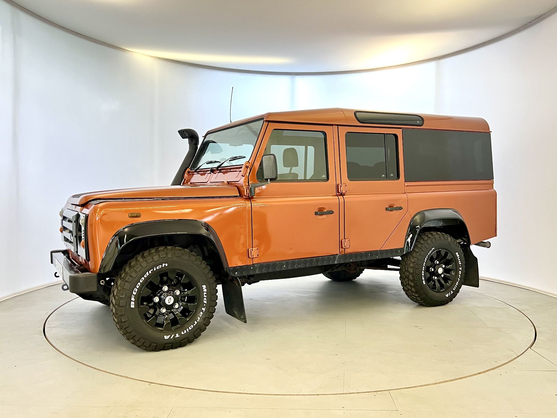 Landrover Defender 110 - Image 5 of 40