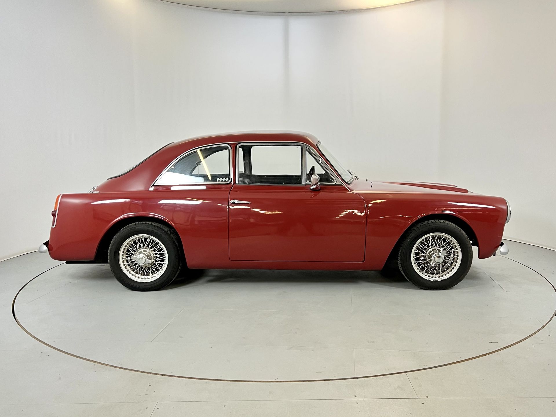 Gilbern 1800GT - Image 11 of 28