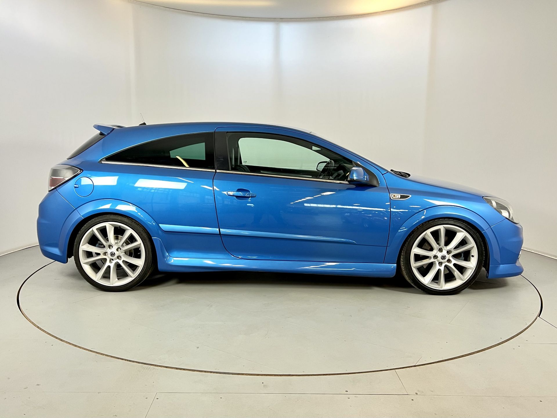 Vauxhall Astra VXR - Image 11 of 30