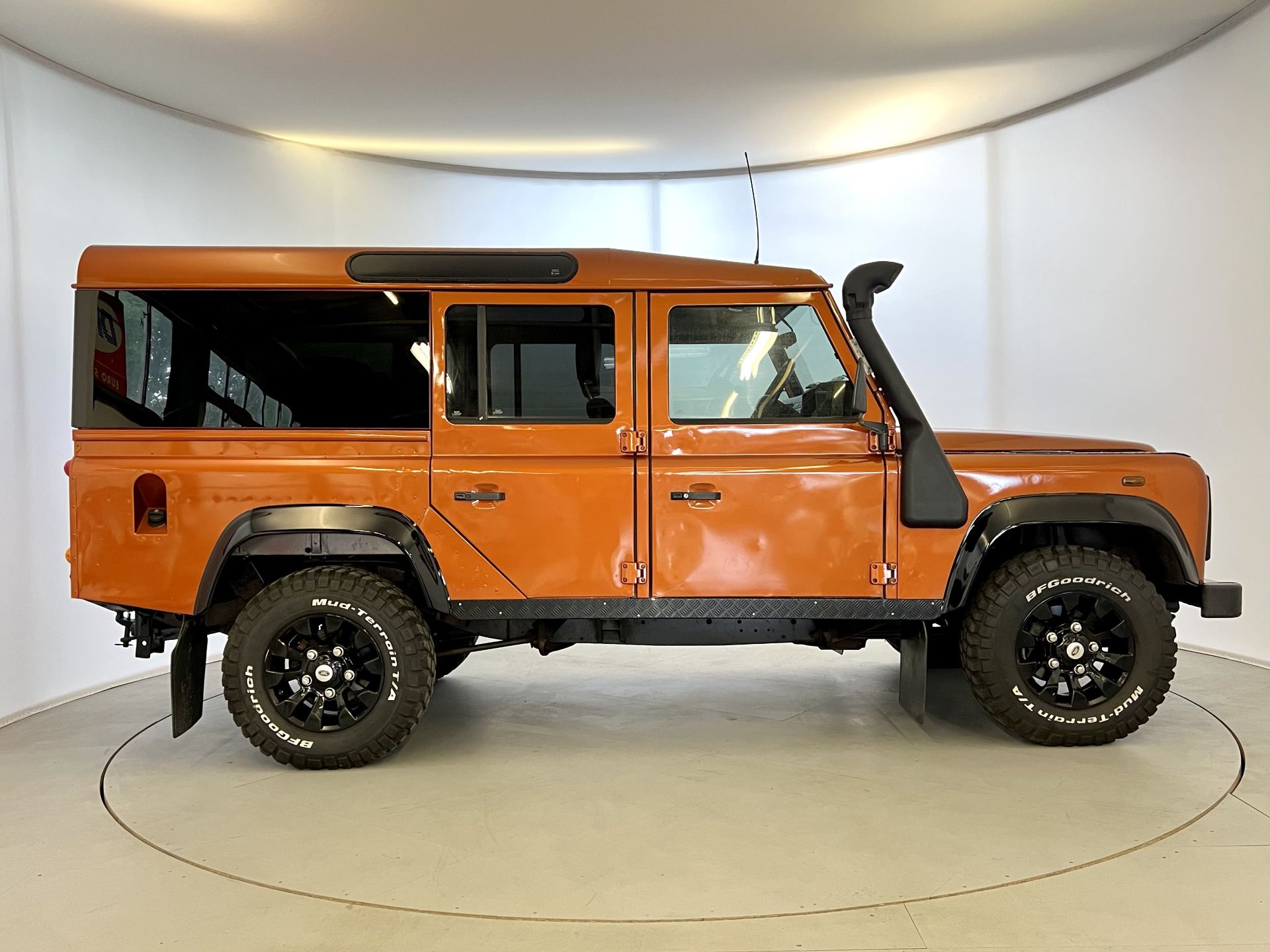 Landrover Defender 110 - Image 12 of 40