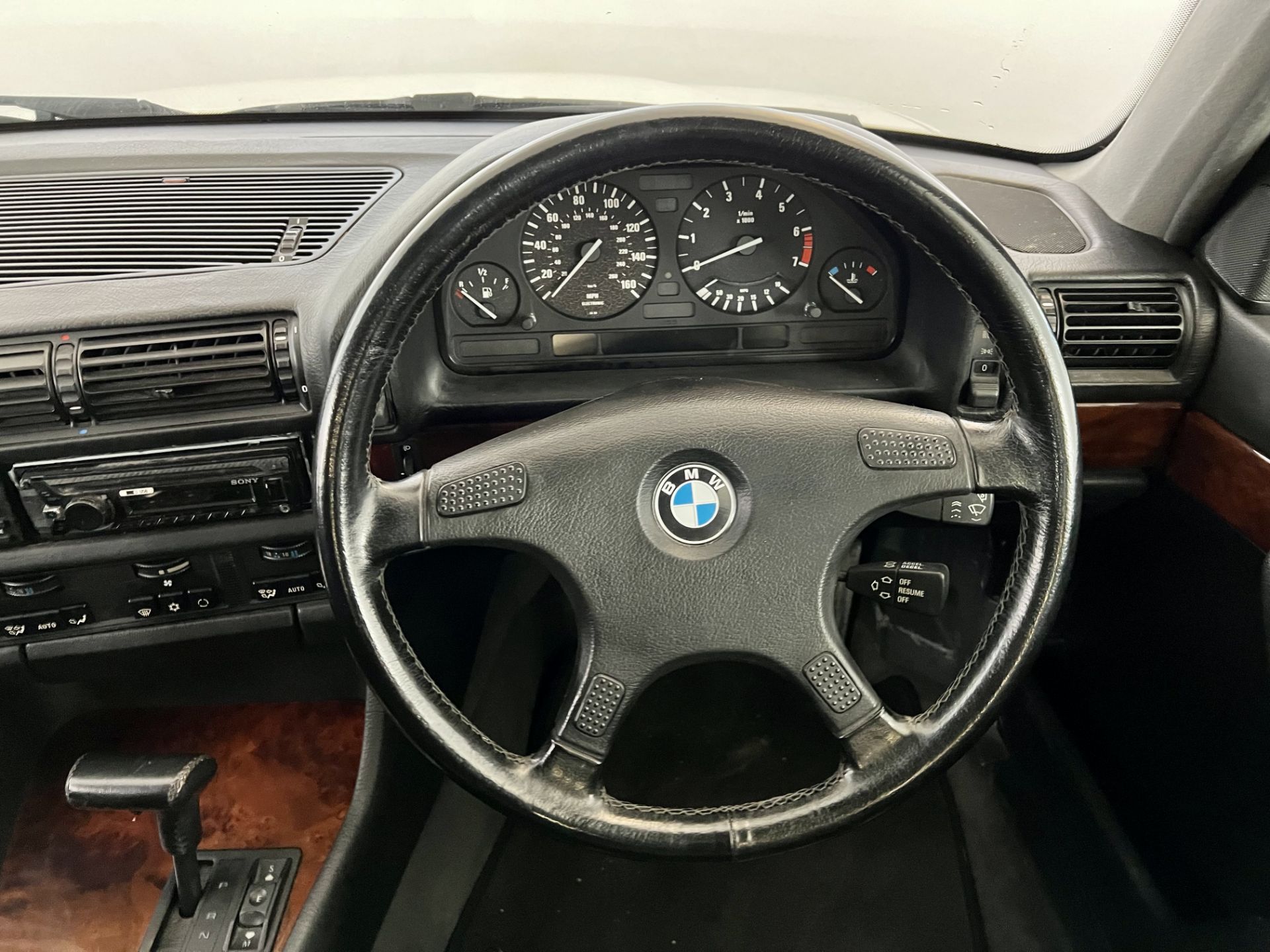 BMW 735i - Image 30 of 34