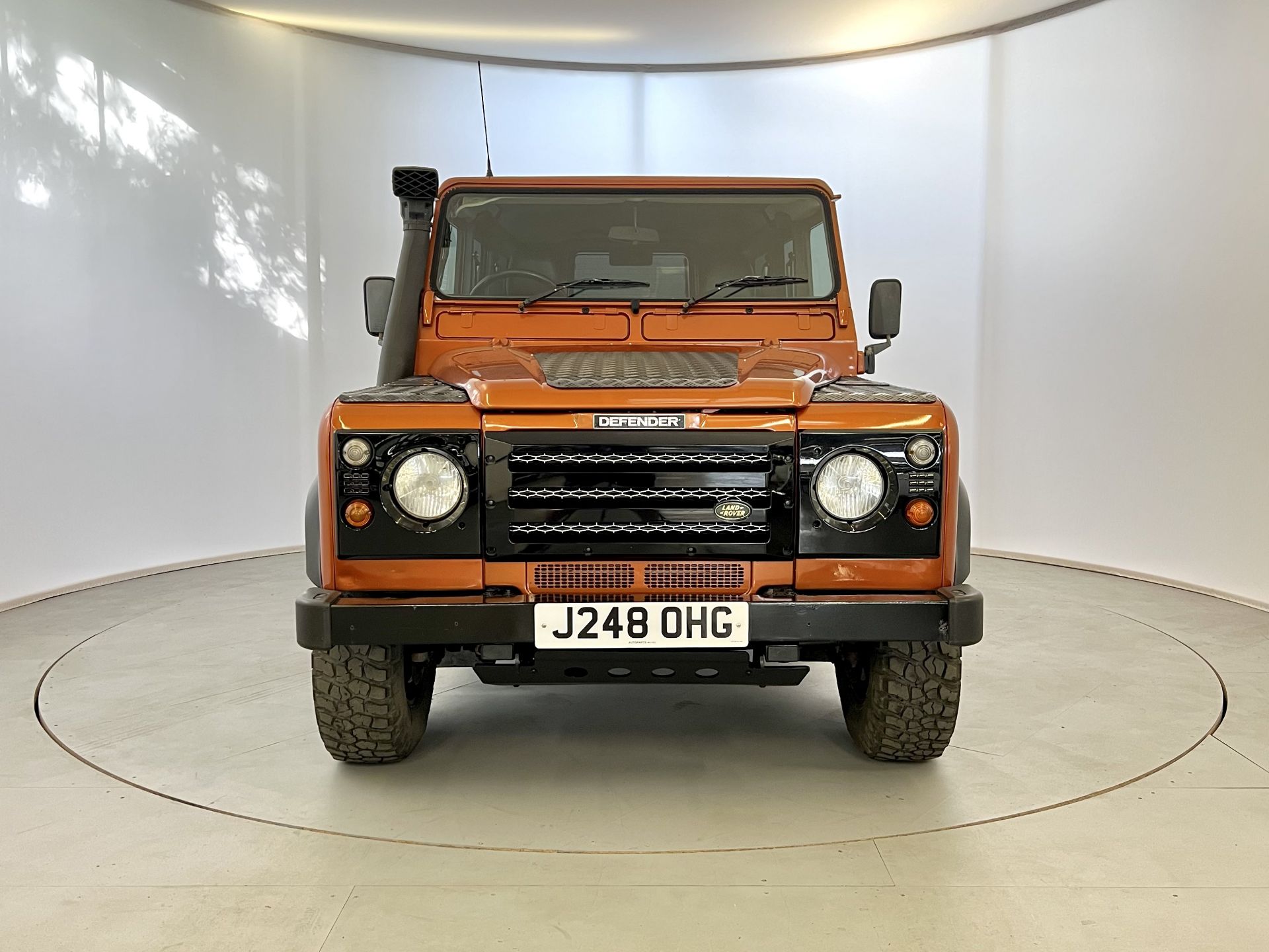 Landrover Defender 110 - Image 2 of 40